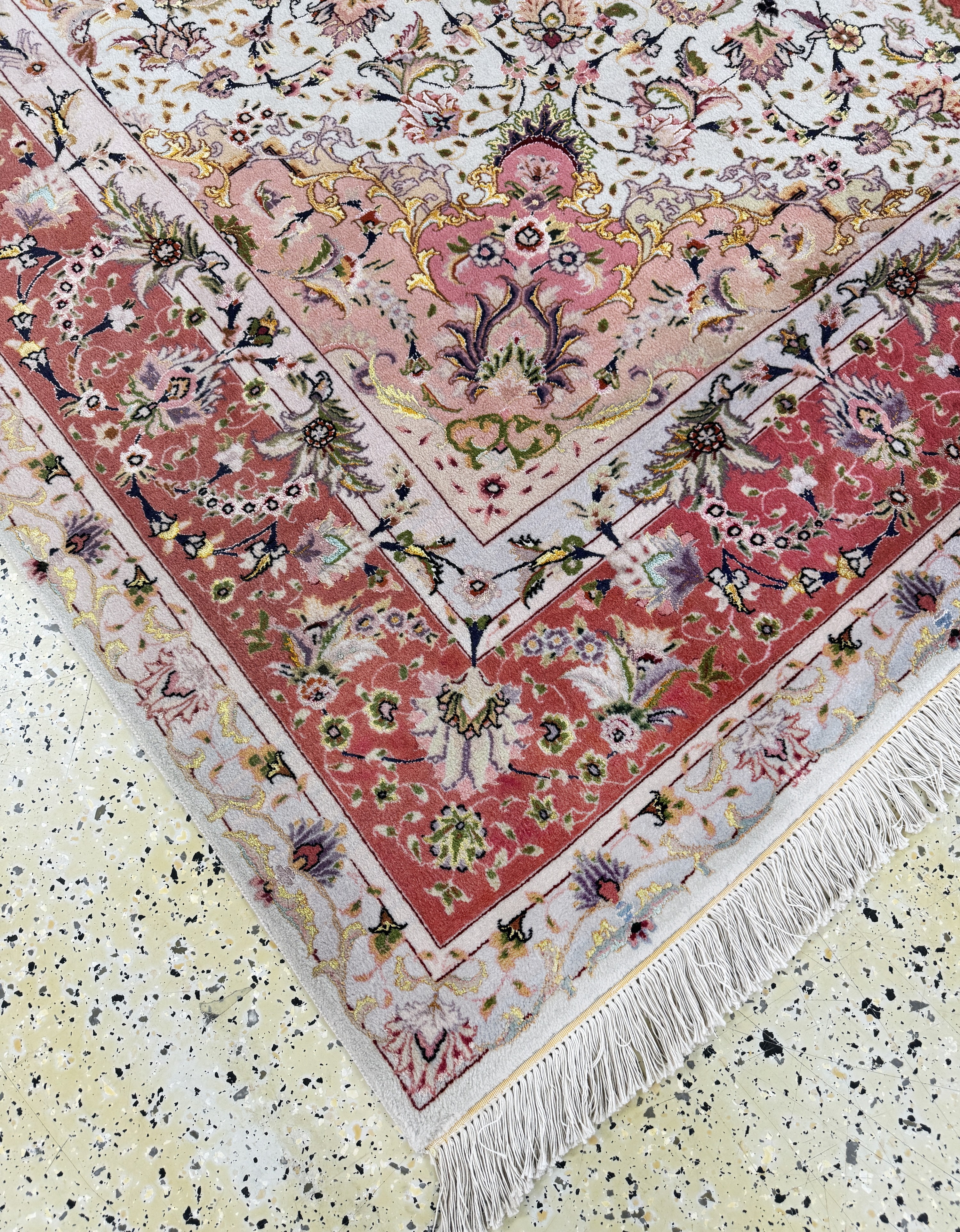 Detail g: Täbriz fein(50 Raj), Persien, Ende 20.Jhd, Korkwolle mit Seide, ca. 250 x 250 cm, ca. 500.000 Kn/qm, gereinigt, EHZ: 1-2