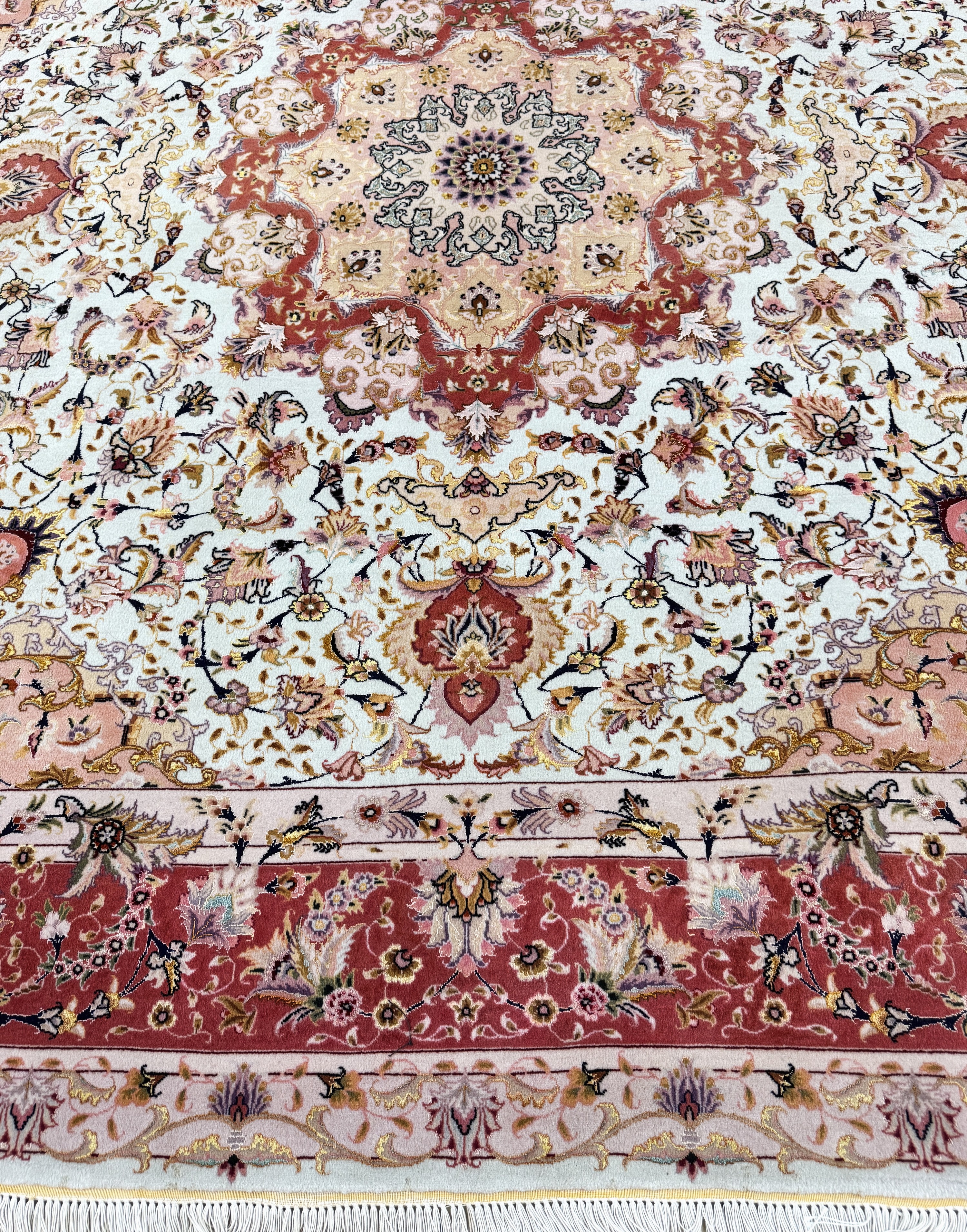 Detail h: Täbriz fein(50 Raj), Persien, Ende 20.Jhd, Korkwolle mit Seide, ca. 250 x 250 cm, ca. 500.000 Kn/qm, gereinigt, EHZ: 1-2