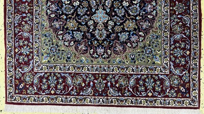27051272c - Esfahan fein, Persien, Mitte 20.Jhd, Korkwolle mit und auf Seide, ca. 164 x 115 cm,EHZ: ...