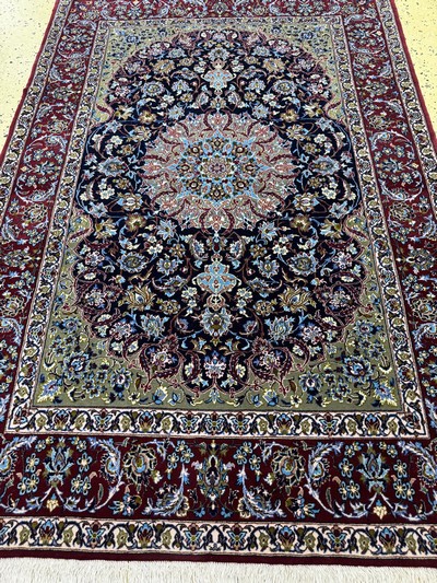 27051272e - Esfahan fein, Persien, Mitte 20.Jhd, Korkwolle mit und auf Seide, ca. 164 x 115 cm,EHZ: ...
