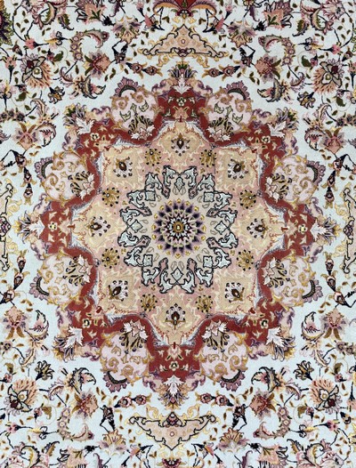 27051299c - Täbriz fein(50 Raj), Persien, Ende 20.Jhd, Korkwolle mit Seide, ca. 250 x 250 cm, ca. ...