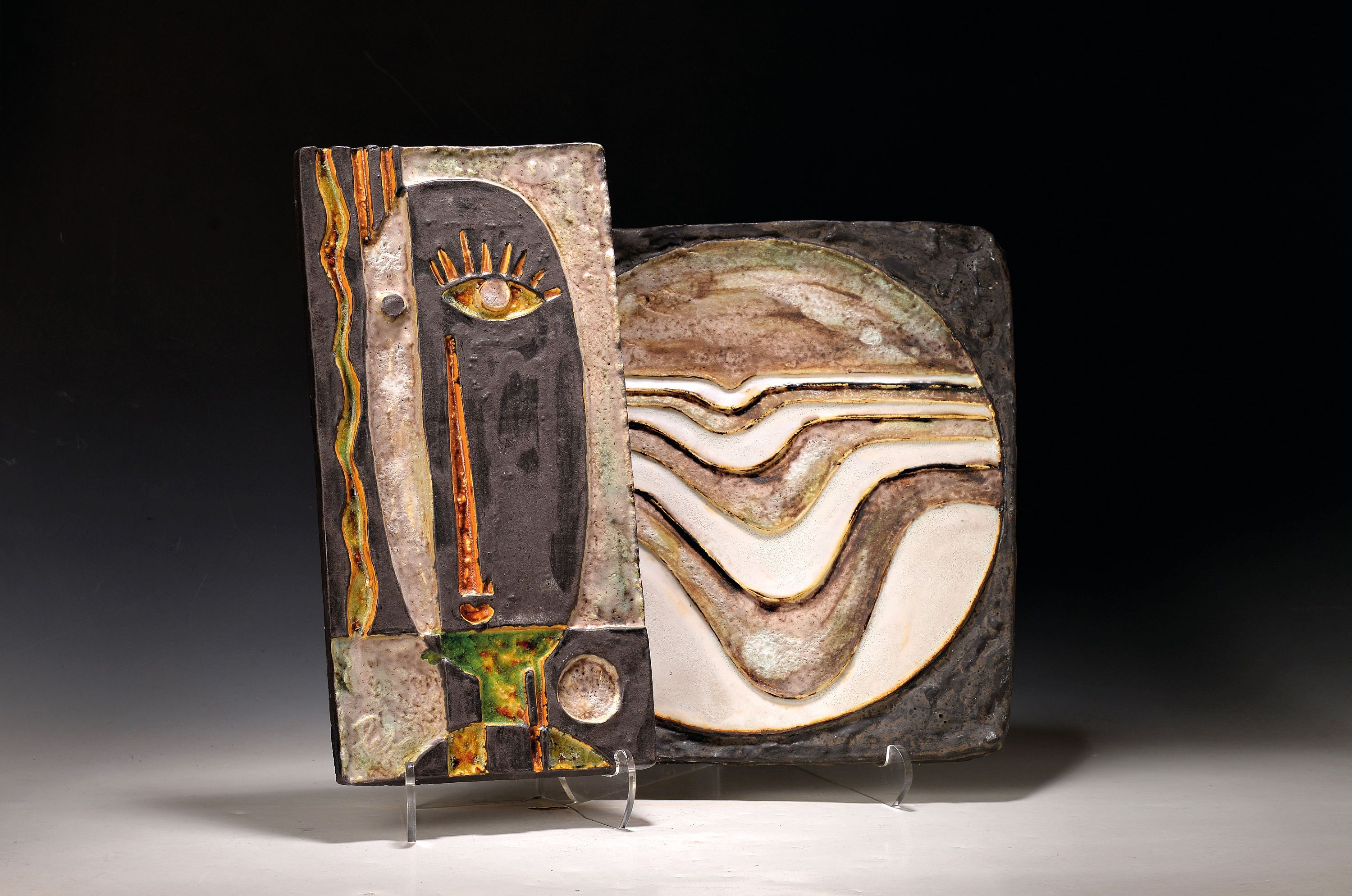 Detail k: Helmut Schäffenacker, 1921-2010, 2 Keramikreliefs, beide rückseitig gestempelt, 1x braun und beige glasiert mit rundem Motiv ca. 40x42cm; 1x mit ...