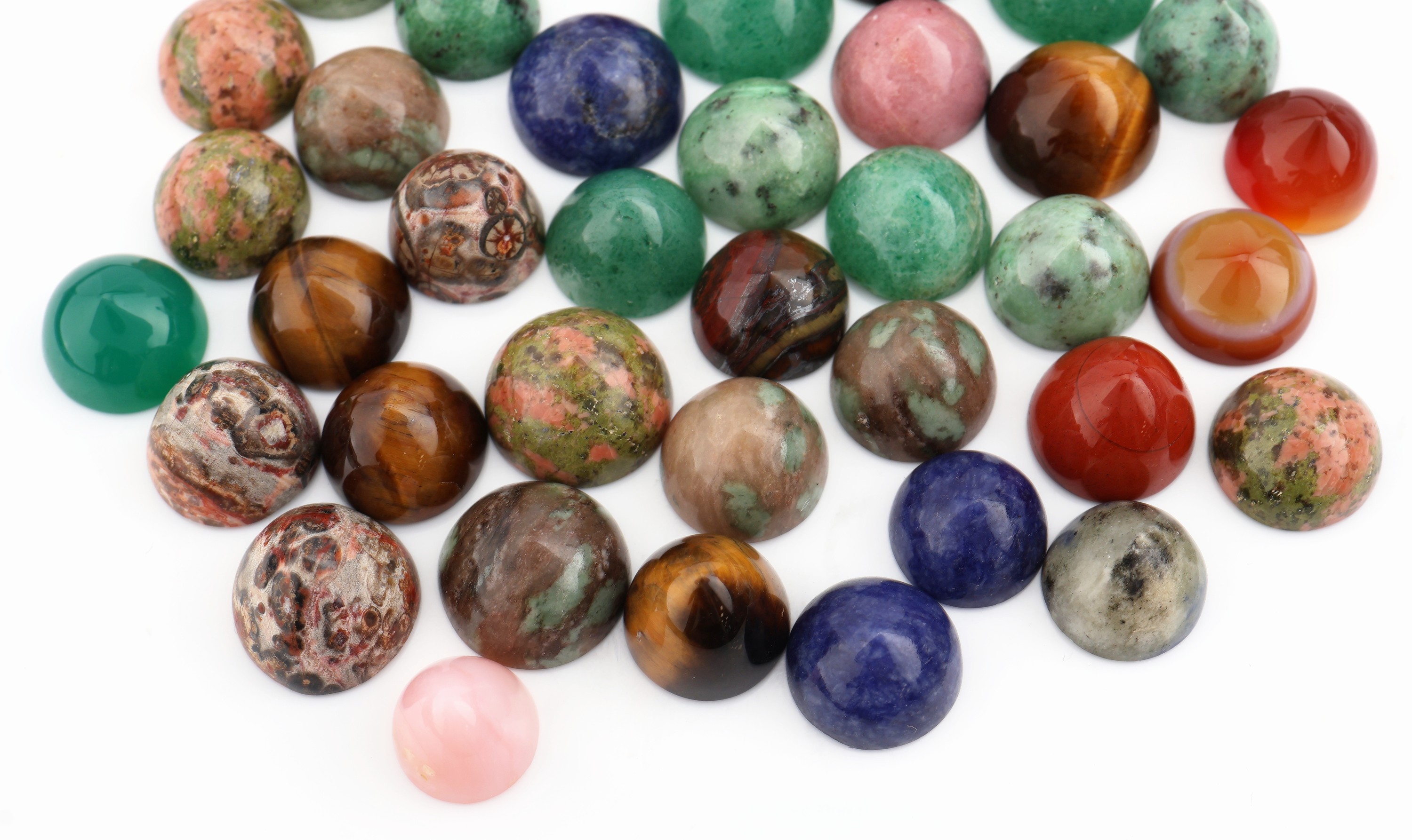 Detail a: Lot lose Farbsteine, 291.60 ct, runde Cabochons, u.a. Tigerauge, Sodalith, Karneol, Jaspis, Achat, Chrysopras, Aventurin, Unikat