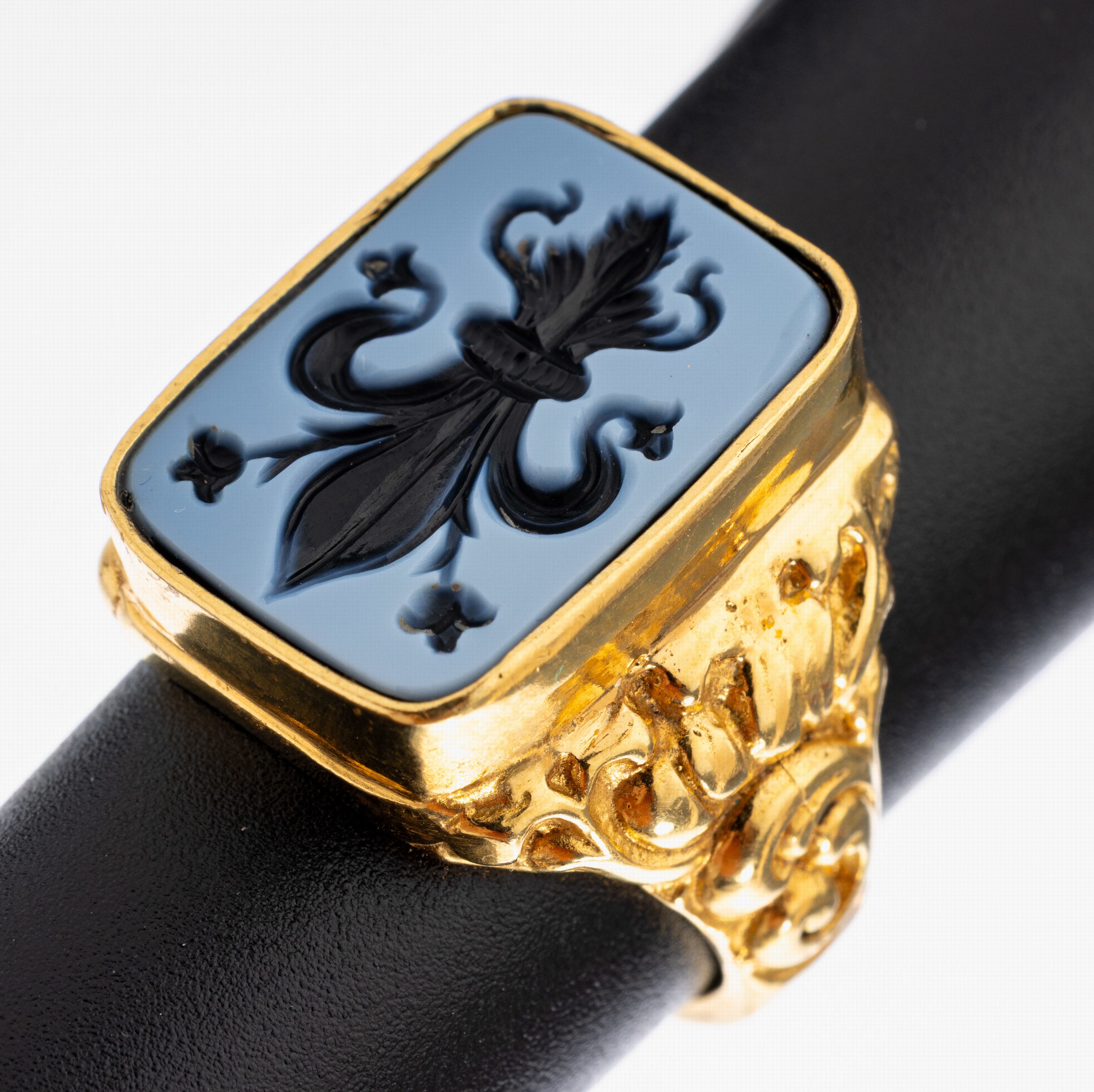 Image 27051473 - Lagenachat-Siegelring, Silber verg., Lagenachat, Intaglio, Darstellung der Lilie der ...