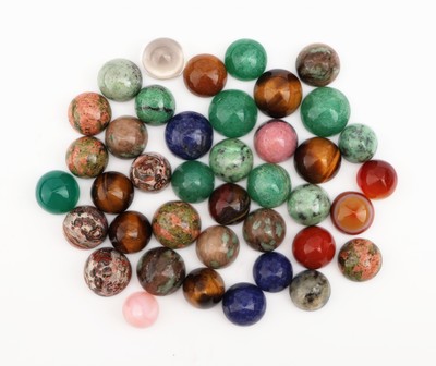 Image Lot lose Farbsteine, 291.60 ct, runde Cabochons, u.a. Tigerauge, Sodalith, Karneol, ...