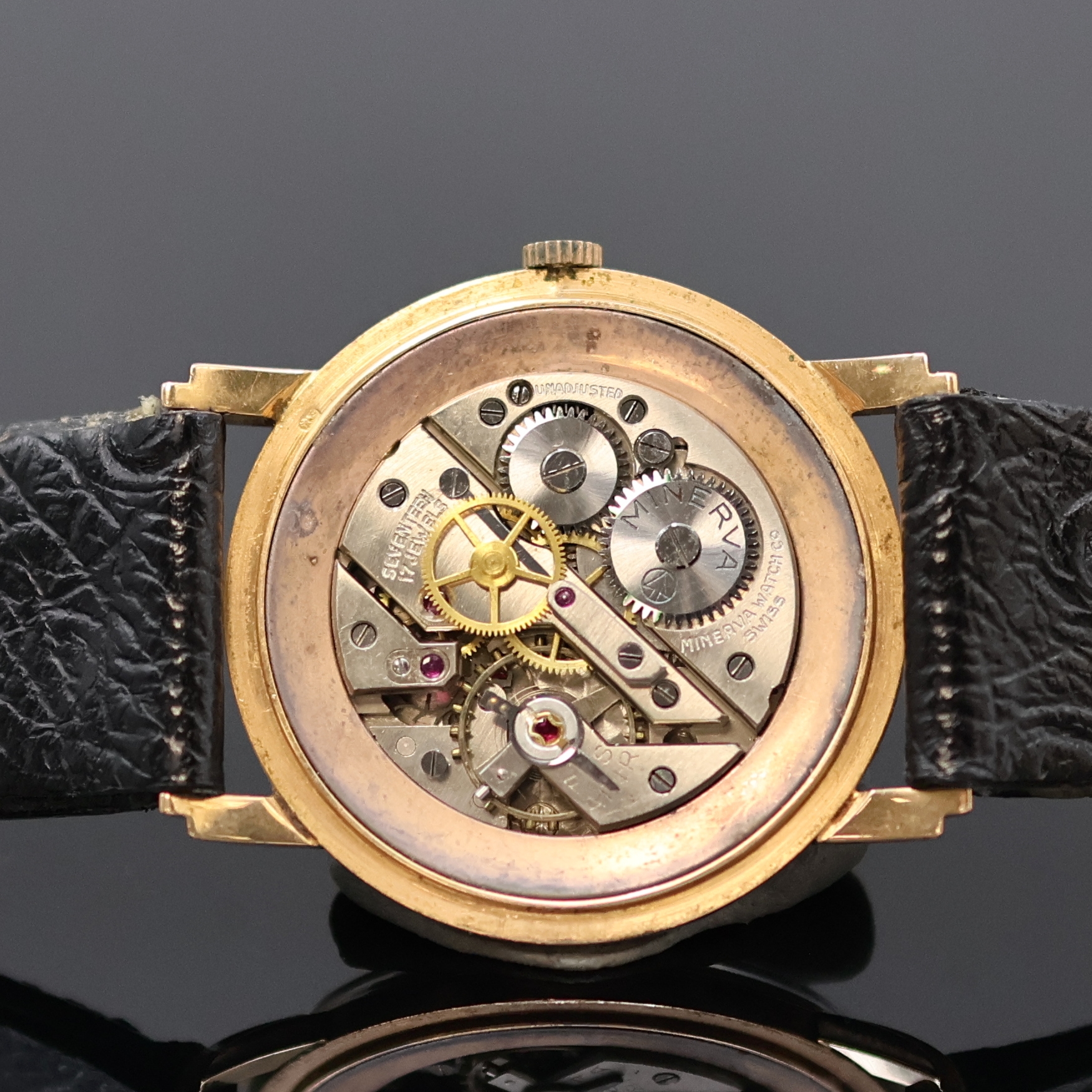 Detail d: MINERVA Armbanduhr in RG 750/000 mit Kaliber 49, Schweiz um 1955, Handaufzug, Boden aufgedr., silb. Zifferbl. pat./fl., arab. Zahlen, gold. Zeiger, ...