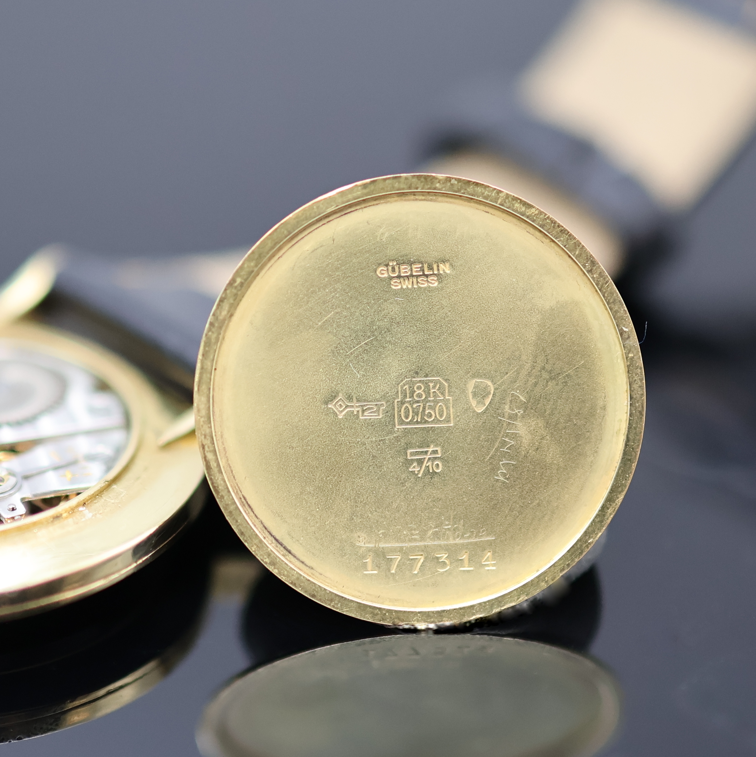 Detail f: GÜBELIN Ipsomatic Armbanduhr in GG 750/000, Schweiz um 1955, Handaufzug, Boden u. Glasrand gedr., silb. Zifferbl. rest., gold. Std.-Ind. u. Zeiger, ...