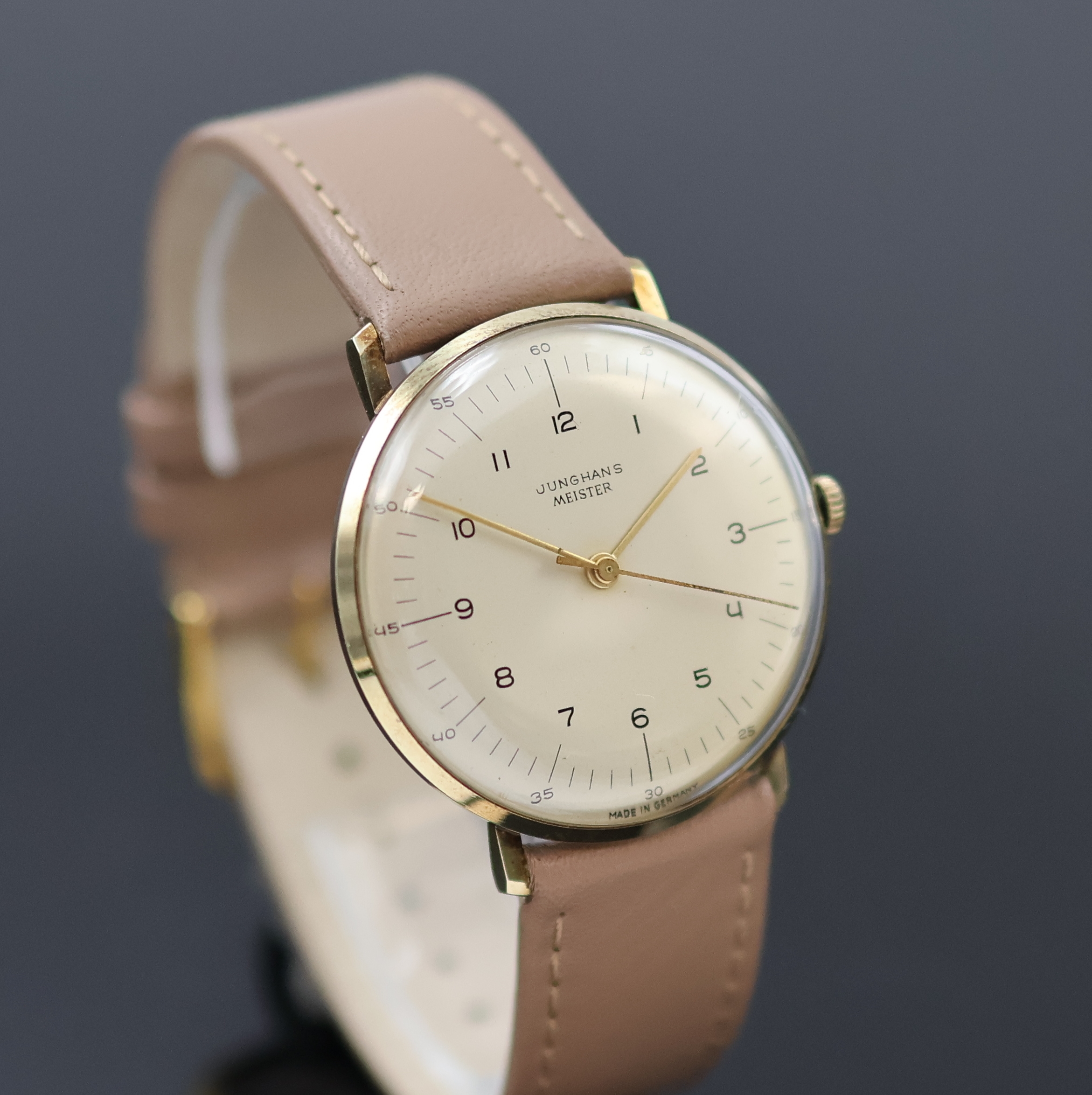 Detail b: JUNGHANS Meister Armbanduhr in GG 585/000, Deutschland um 1965, Handaufzug, Junghans Lederband m. verg. neutr. Dornschl., Boden aufgedr., silb. ...