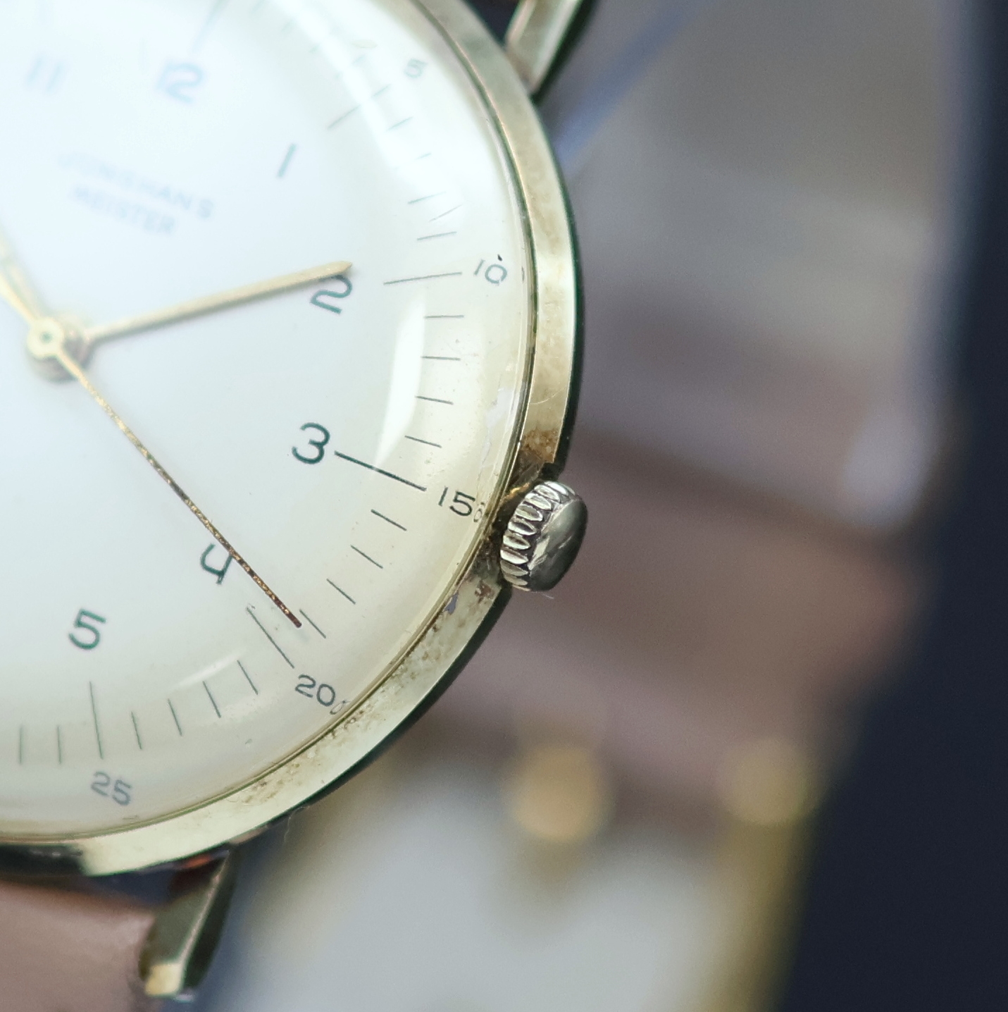 Detail c: JUNGHANS Meister Armbanduhr in GG 585/000, Deutschland um 1965, Handaufzug, Junghans Lederband m. verg. neutr. Dornschl., Boden aufgedr., silb. ...