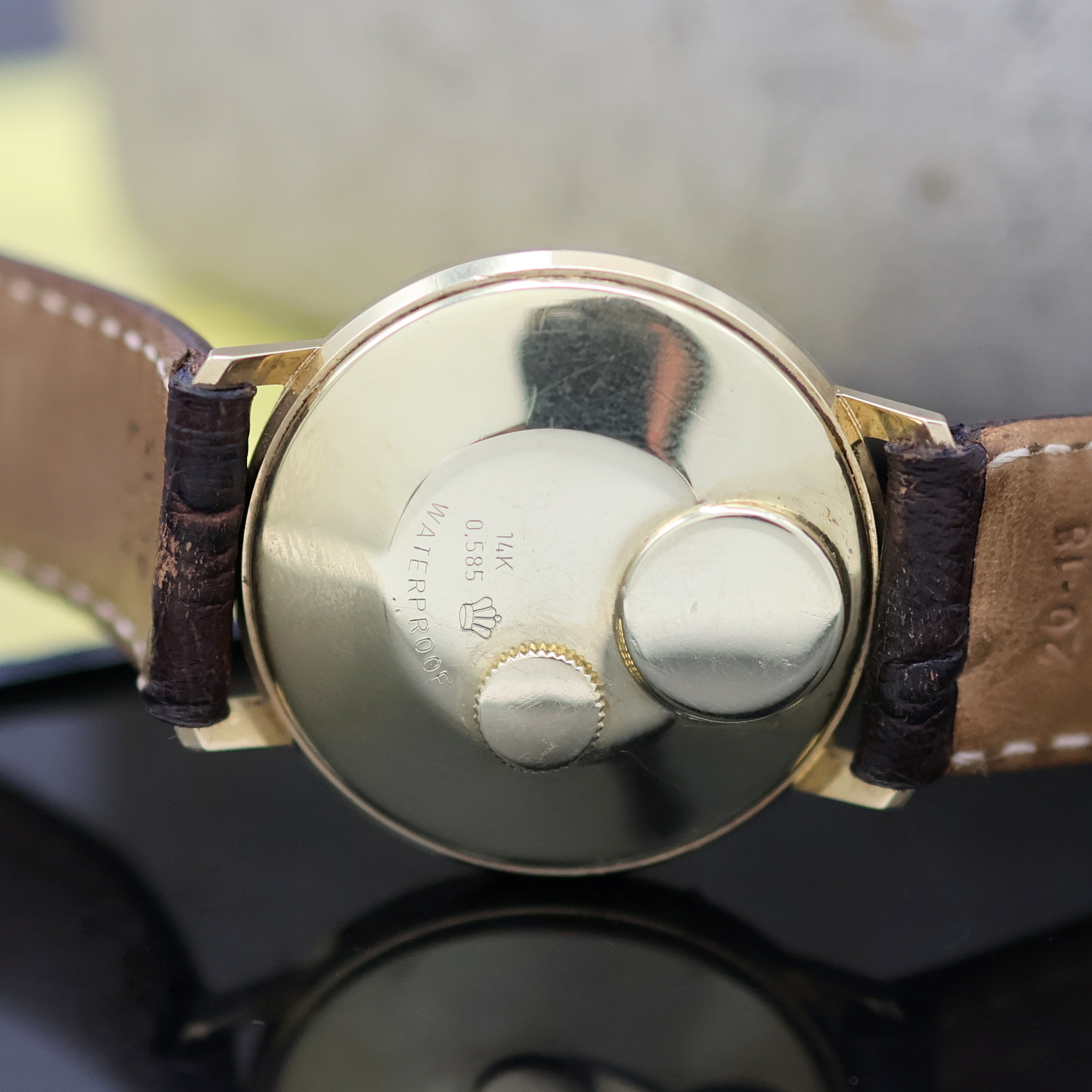 Detail c: LACO Electric Armbanduhr in GG 585/000 mit Backwinder, Deutschland 1960er Jahre, Boden aufgedr., silb. Zifferbl. m. gold. Std.-Ind., gold. Zeiger, ...