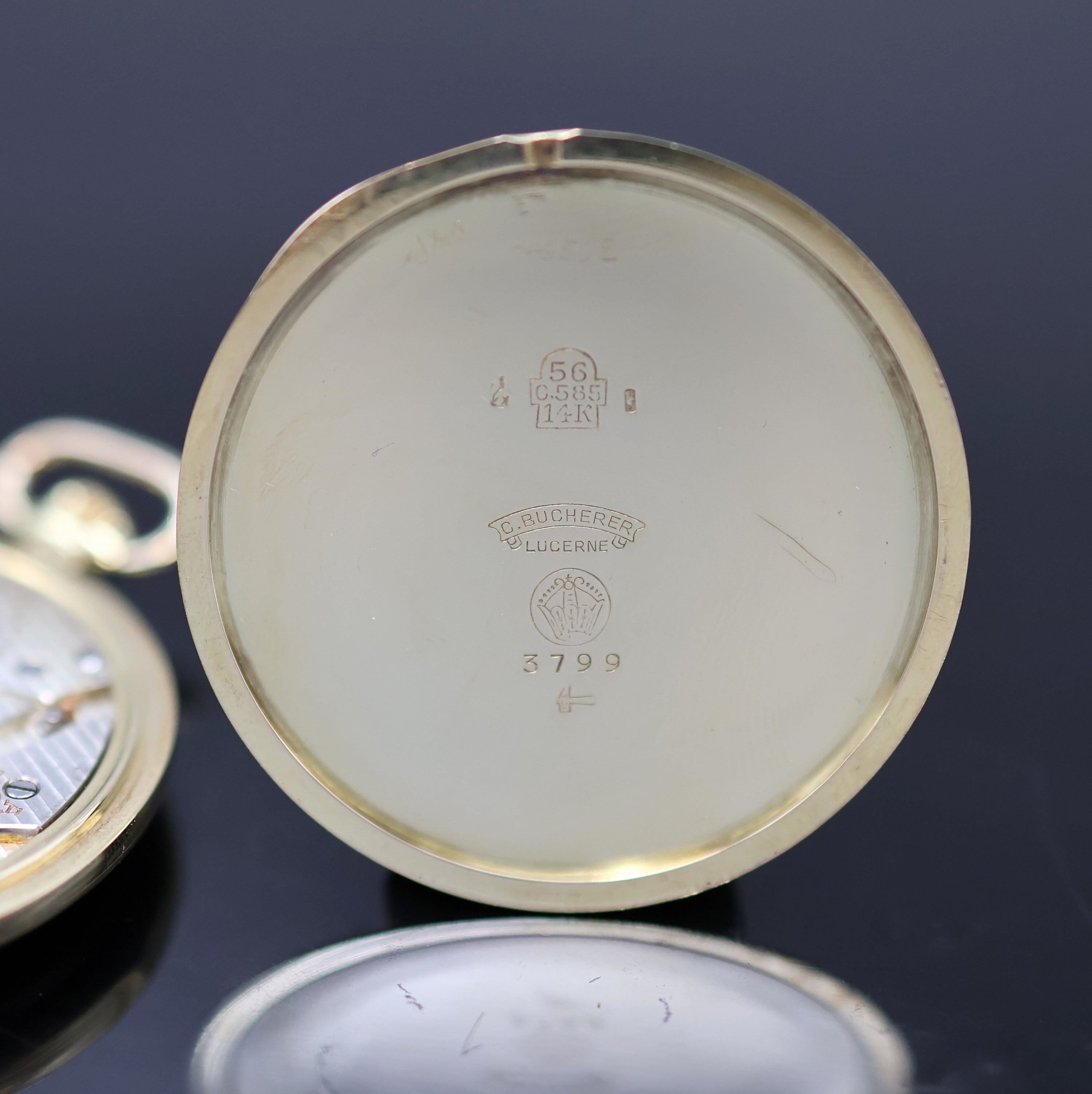 Detail d: BUCHERER Chronometer offene Taschen-/Frackuhr in GG 585/000 mit Chatelain in GG 585/000, Schweiz um 1935, Geh. l. dell., Boden aufgedr., goldfarb. ...