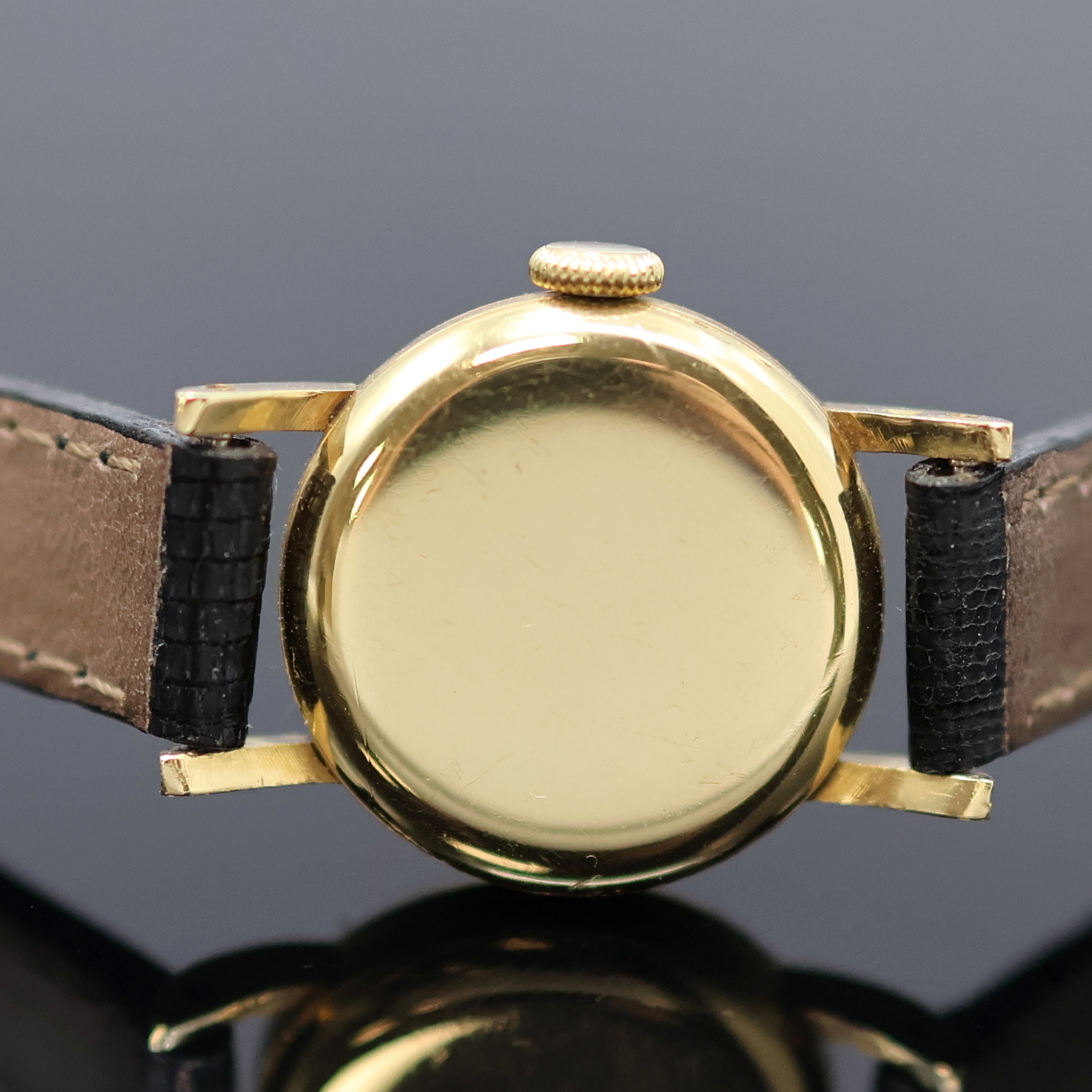 Detail d: IWC Damenarmbanduhr in GG 750/000, Schweiz um 1953, Handaufzug, Boden u. Glasrand aufgedr., silb. Zifferbl. rest., gold. Std.- Ind. u. Zeiger, Kal. ...