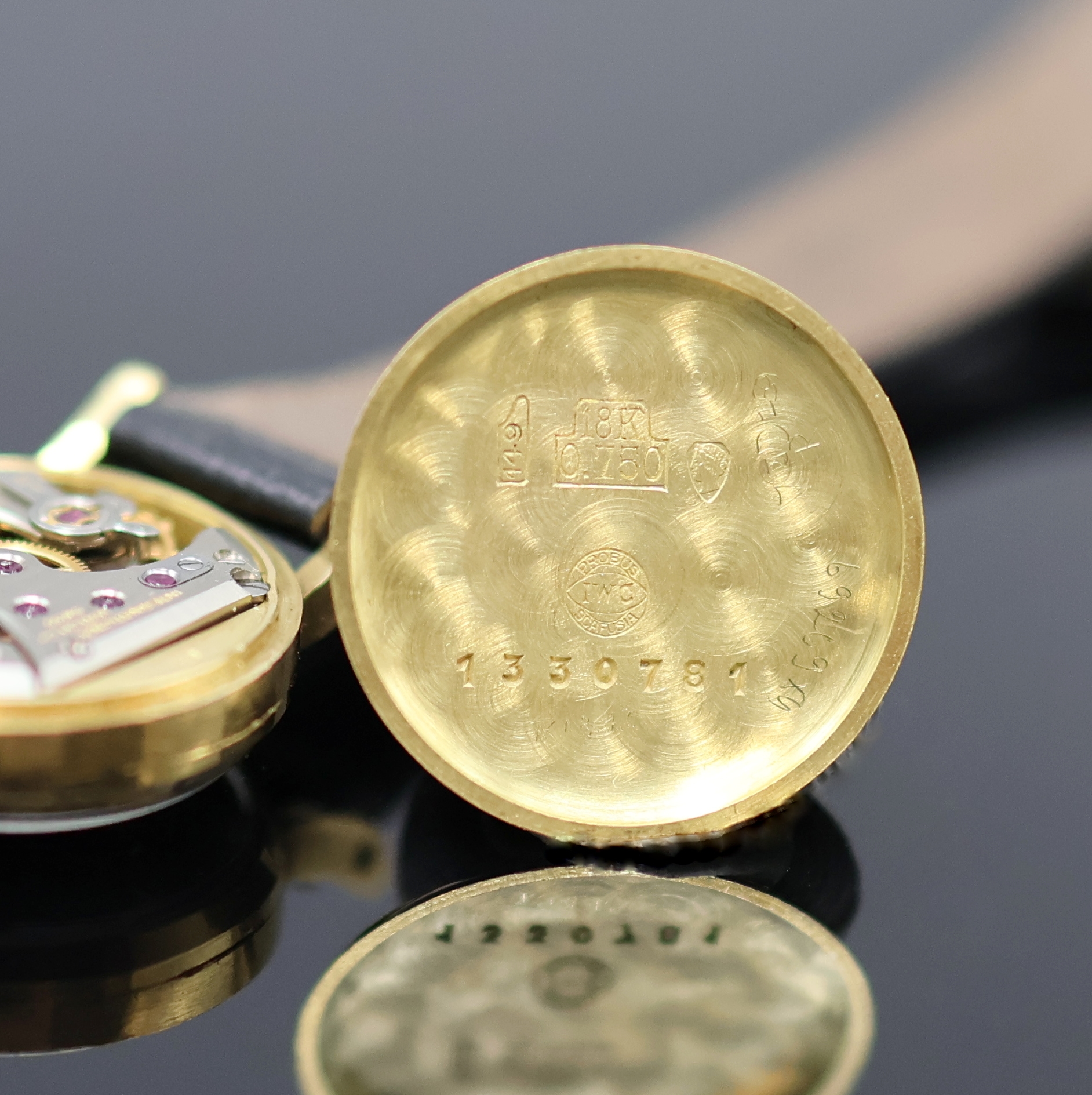 Detail f: IWC Damenarmbanduhr in GG 750/000, Schweiz um 1953, Handaufzug, Boden u. Glasrand aufgedr., silb. Zifferbl. rest., gold. Std.- Ind. u. Zeiger, Kal. ...