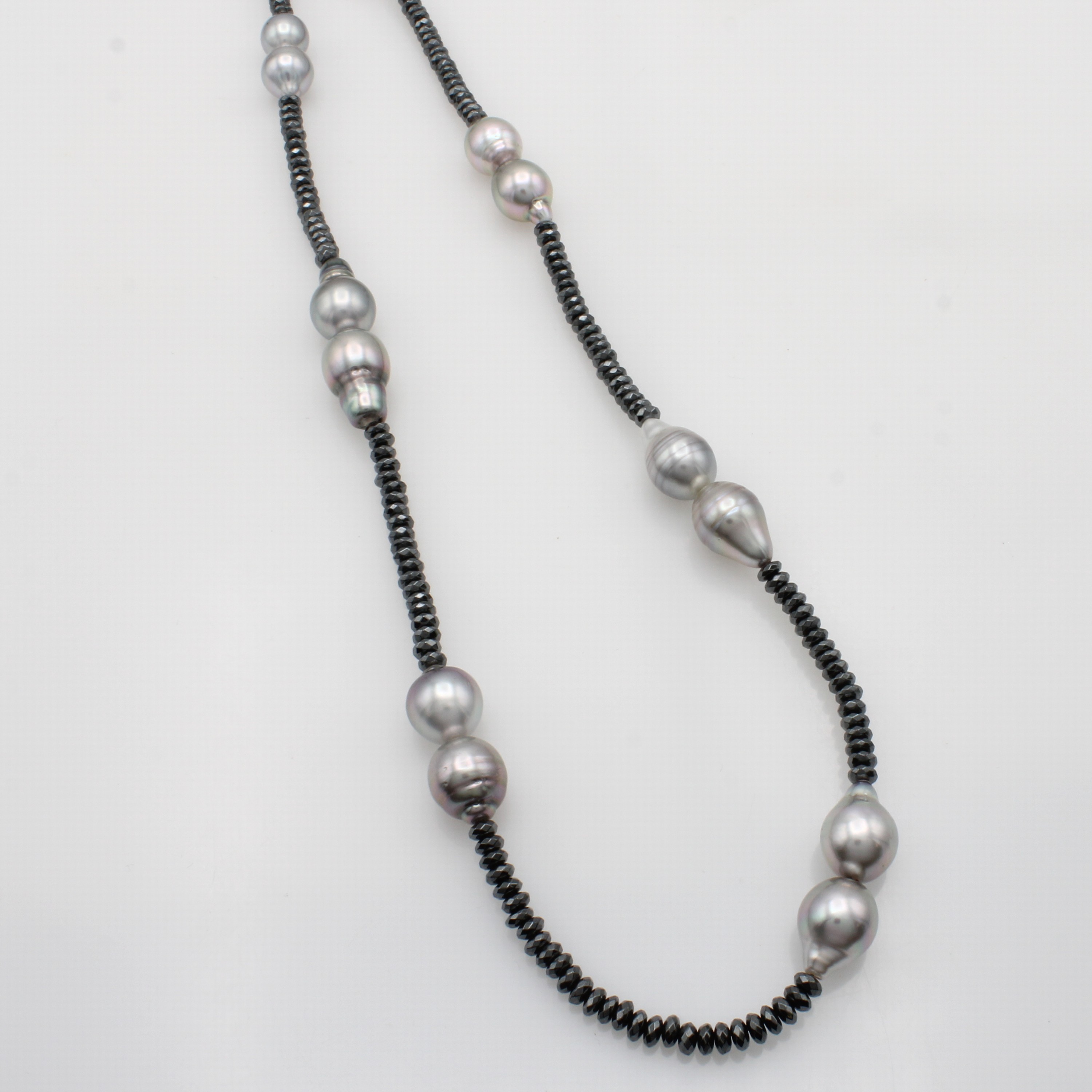 Image 27051584 - Kette aus Hämatiten und Tahitizuchtperlen, Karabinerschl. Silber, 18 barocke Perlen von ...