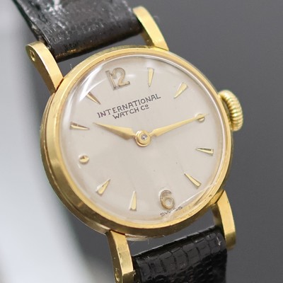 27051557b - IWC Damenarmbanduhr in GG 750/000, Schweiz um 1953, Handaufzug, Boden u. Glasrand ...