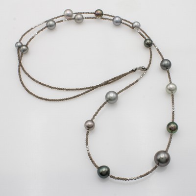 27051577a - Lange Kette aus Spinellen mit Tahitizucht- perlen, Karabinerschl. und Zwischenteile ...