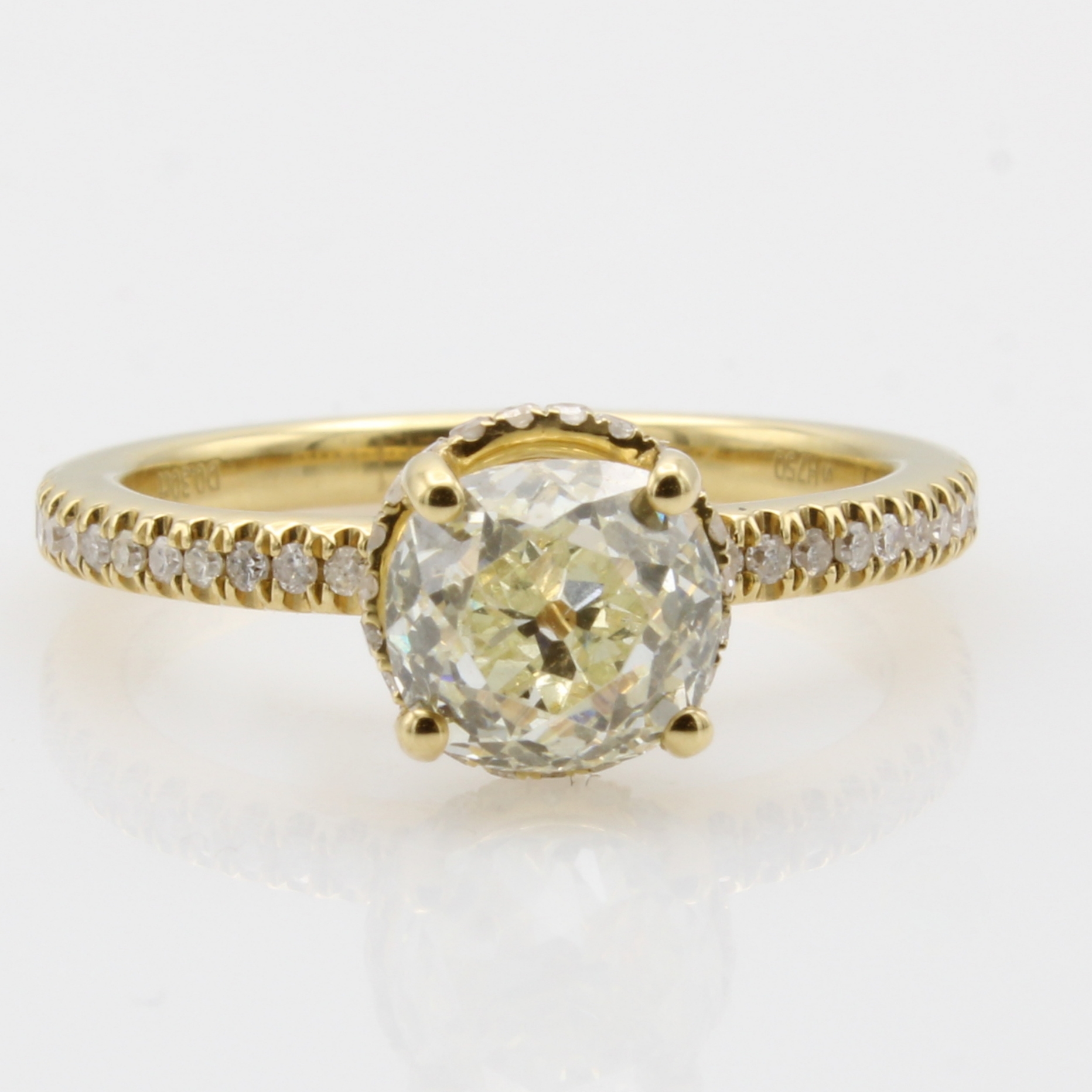 Image 27051607 - Ring mit Diamant und Brillanten, WG 750/000,mittiger Diam. ca. 1.69 ct get.vs1 umgeben ...