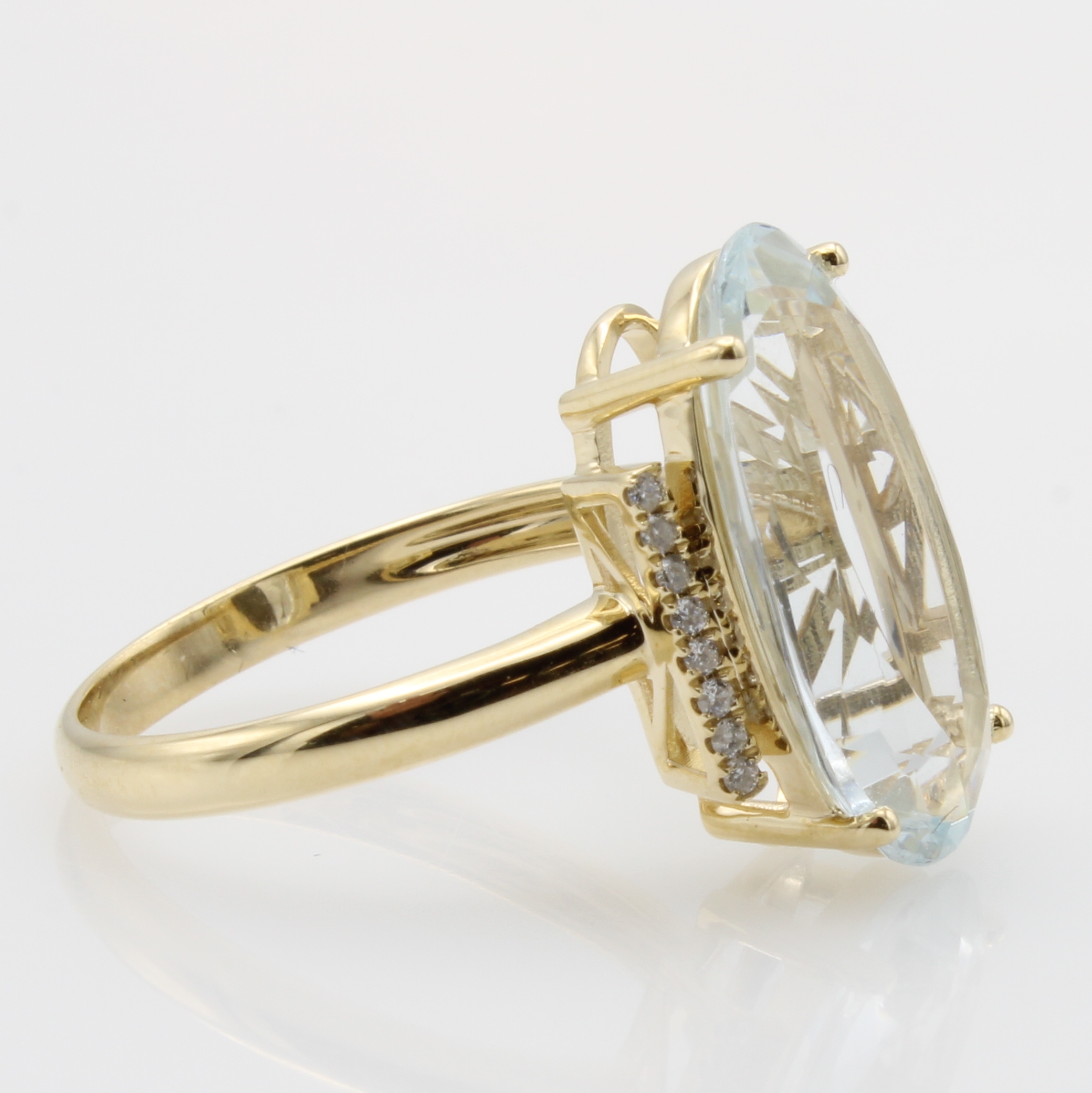 Image 27051608 - Ring mit Brillanten und Aquamarin, GG 585/ 000, 16 Brill. zus. ca. 0.08 ct Weiß/si-p, ...