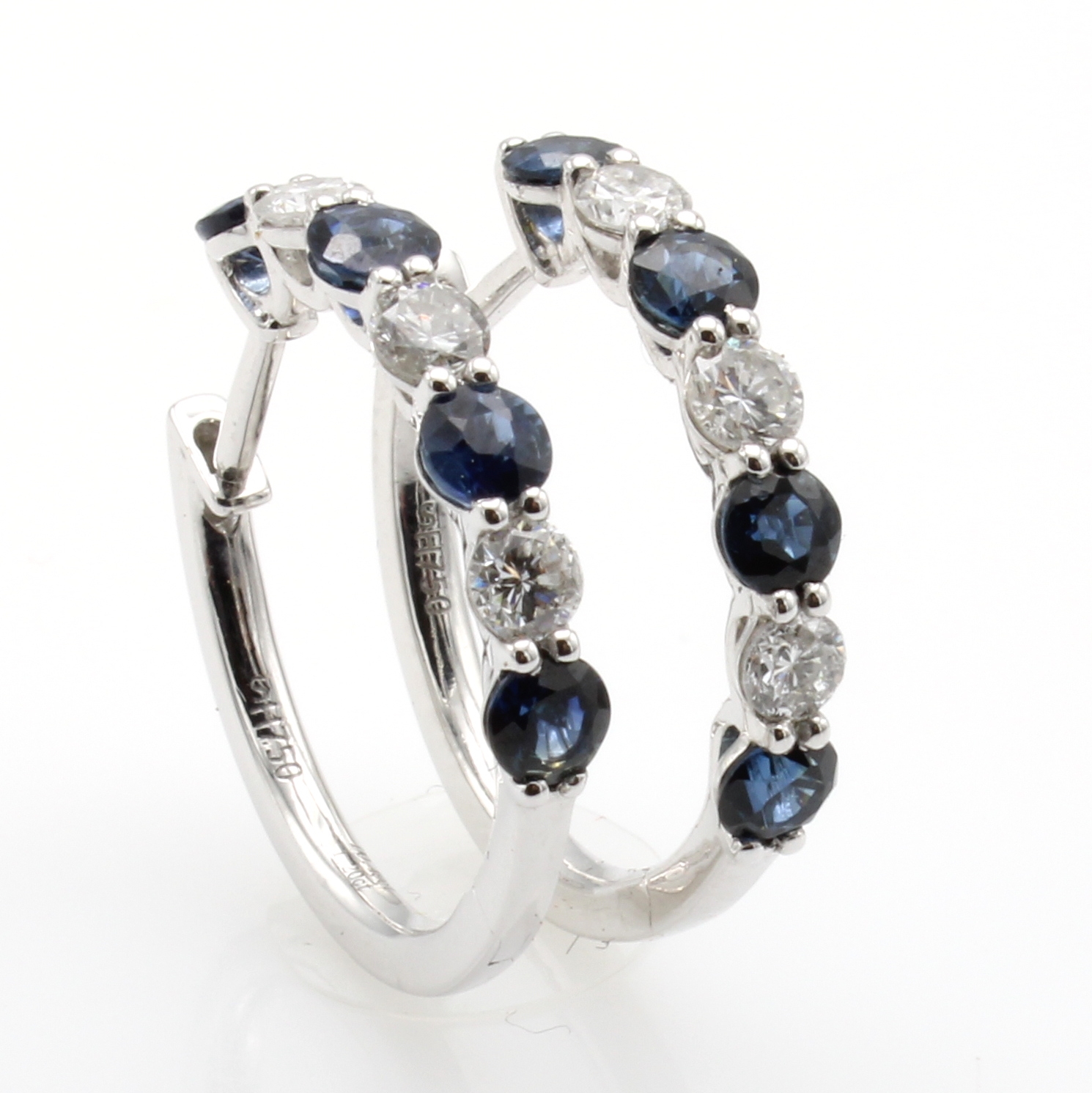 Image 27051634 - Paar Creolen mit Brillanten und Saphiren, WG 750/000, 6 Brill. zus. ca. 0.50 ct feines ...