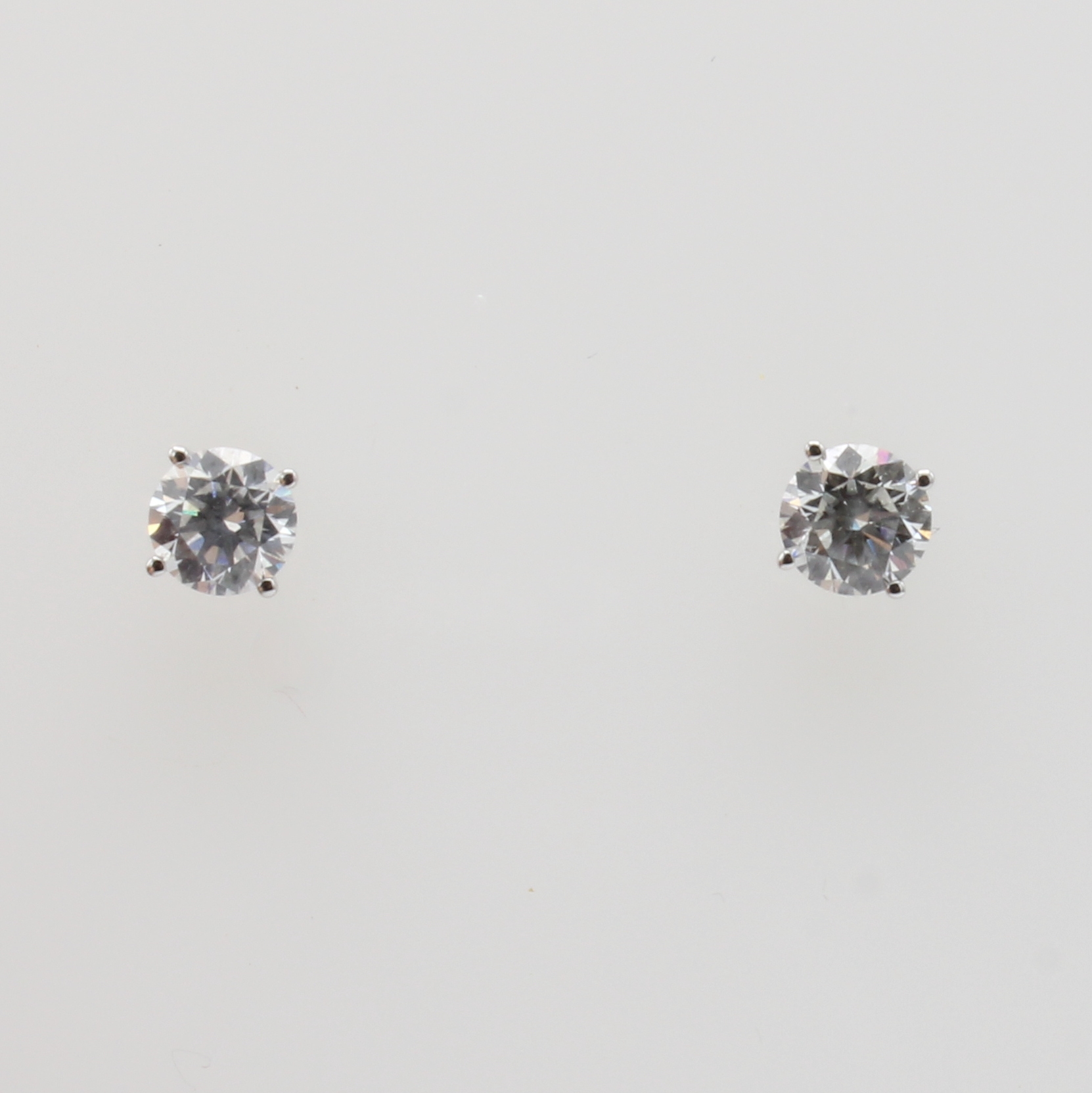 Image 27051643 - Paar Ohrstecker mit Brillanten, WG 585/000, 2 Brill. zus. ca. 0.85 ct feines ...