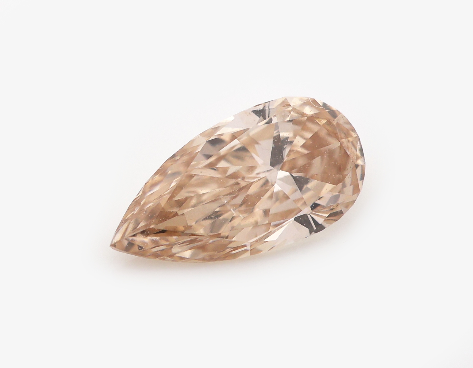 Detail a: Loser Diamanttropfen, 0.46 ct Natural Fancy Orange-Brown/si1, 7.49 x 3.83 x 2.40 mm, GIA- Expertise