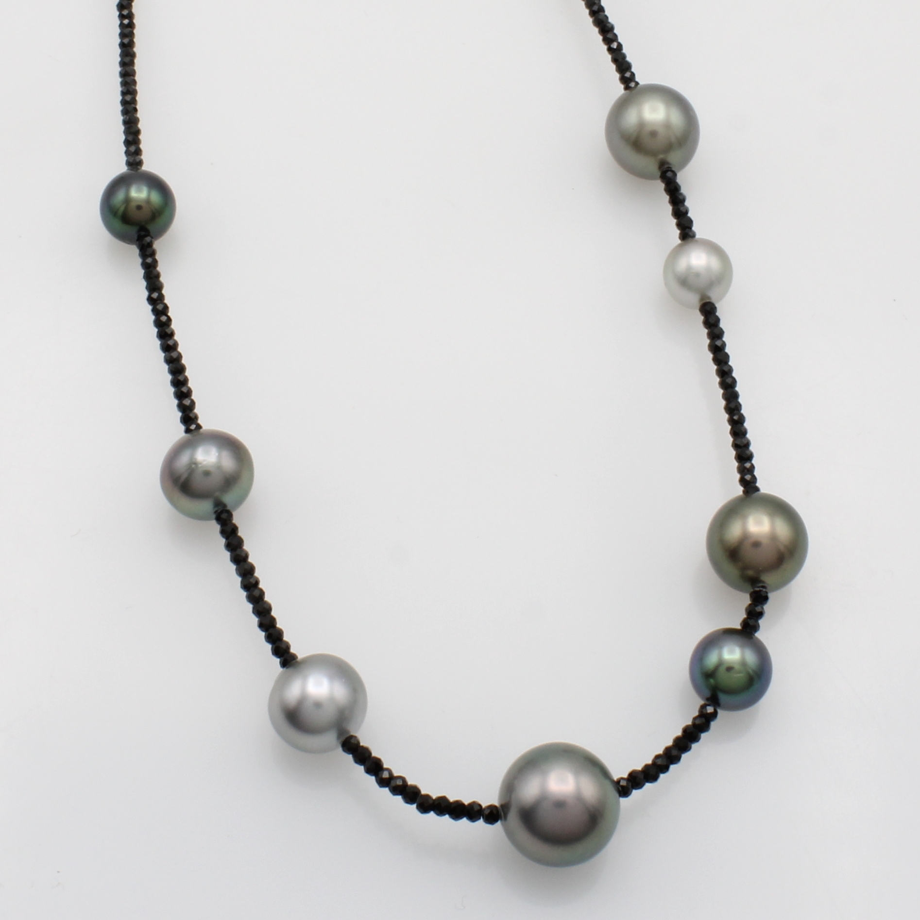 Image 27051661 - Collier aus Spinellen und Tahitizuchtperlen, Karabinerschl. Silber, 8 Tahitiperlen in ...