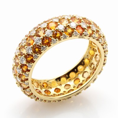 27051601a - Ring mit Brillanten und Mandaringranaten, GG750/000, 96 Brill. zus. ca. 1.19 ct feines ...