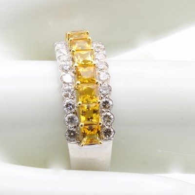 27051603b - Ring mit Brillanten und Spinellen, WG 750/ 000, 20 Brill. zus. ca. 0.44 ct hochfeines ...