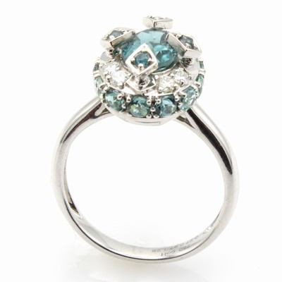 27051606a - Ring mit Turmalinen und Brillanten, WG 750/ 000, ovaler Turmalin ca. 1.28 ct, 17 ...