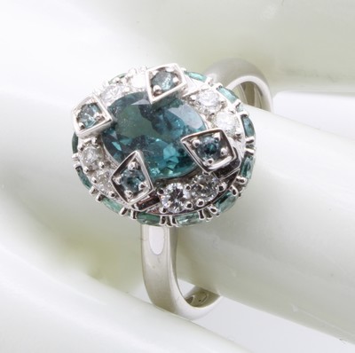 27051606b - Ring mit Turmalinen und Brillanten, WG 750/ 000, ovaler Turmalin ca. 1.28 ct, 17 ...