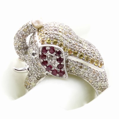 27051616a - Ring ´Elefant´ mit Farbsteinen, Brillanten undAkoyazuchtperle, WG 750/000, 2 Diam. als ...