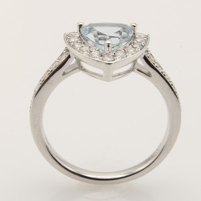 27051622a - Ring mit Brillanten und Aquamarin, WG 585/ 000, 27 Brill. zus. ca. 0.43 ct feines ...