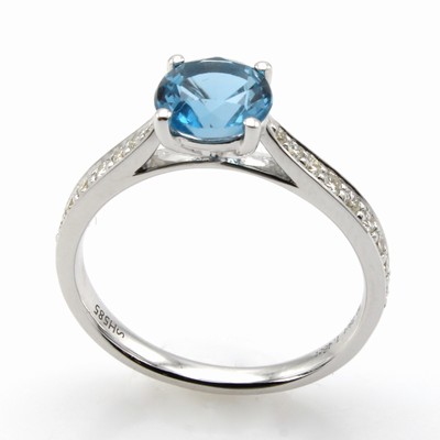 27051625a - Ring mit Brillanten und Blautopas, WG 585/ 000, 18 Brill. zus. ca. 0.28 ct feines ...