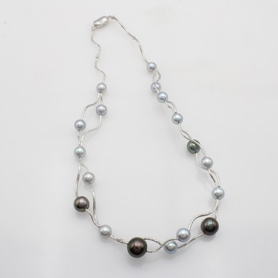 27051686a - Wellencollier mit Akoya- und Tahitizuchtperlen, 925er Silber, Steckschließe, L. ca. 47 ...