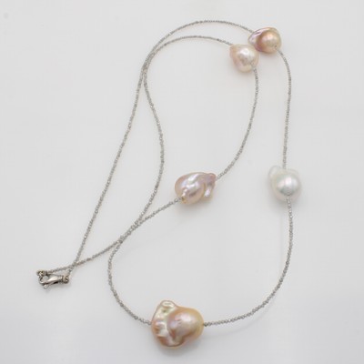 27051711a - Lange Kette aus Labradoriten und Monsterperlen, Karabinerschl. Silber, 5 barocke Süß- ...