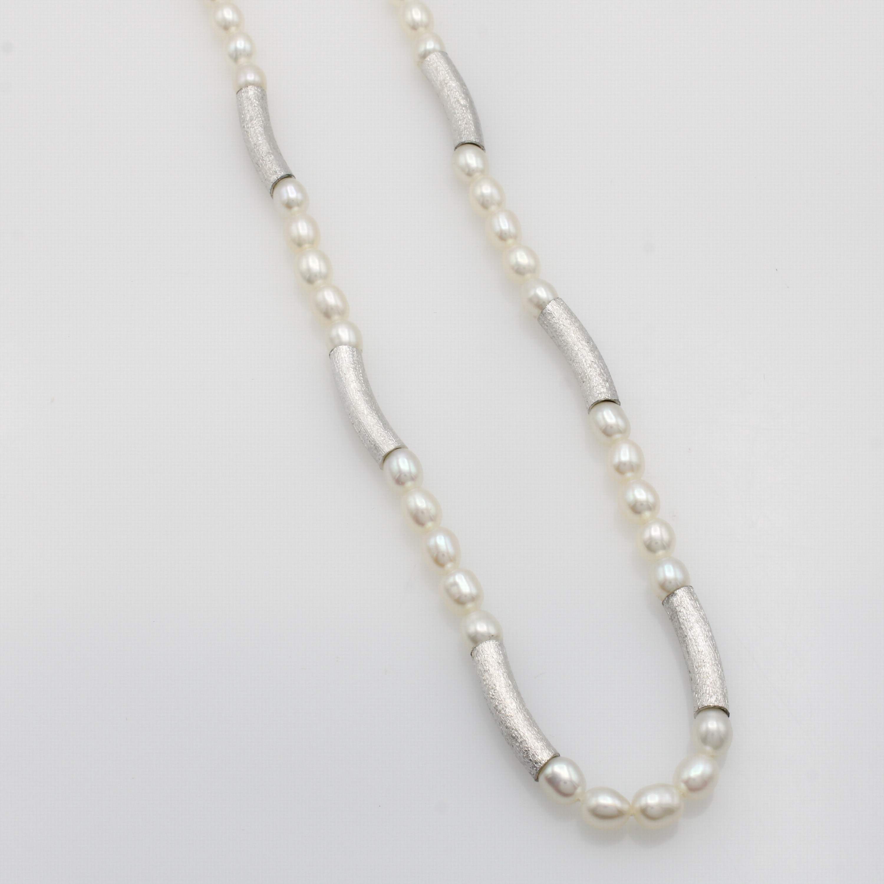 Image 27051863 - Kette aus Süßwasserzuchtperlen, Karabiner- schl. und Zwischenteile Silber, weiße ...