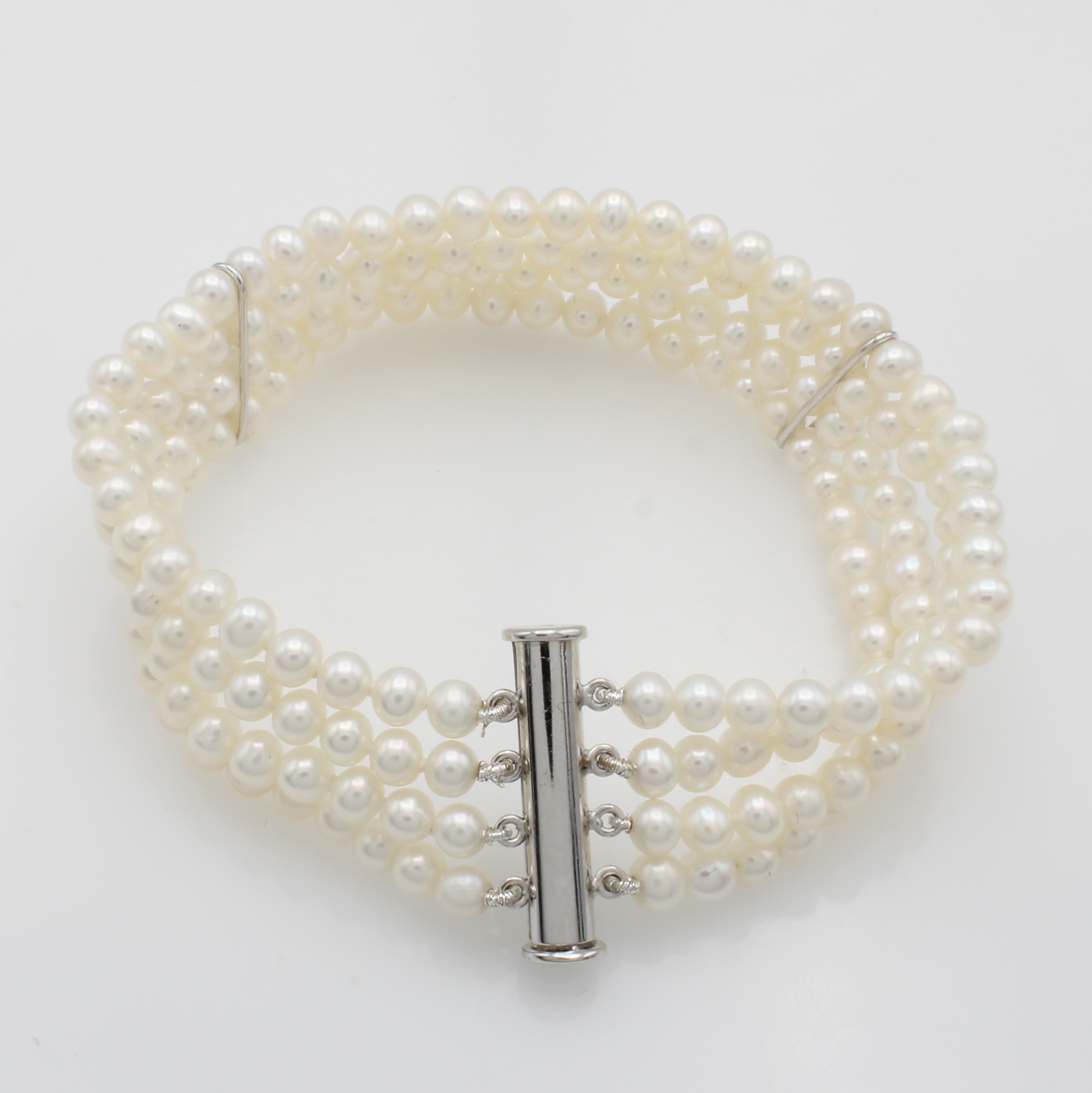 Image 27051884 - 4-reihiges Armband aus Süßwasserzuchtperlen, Magnetschl. Silber, weiße Perlen ca. 4 - ...