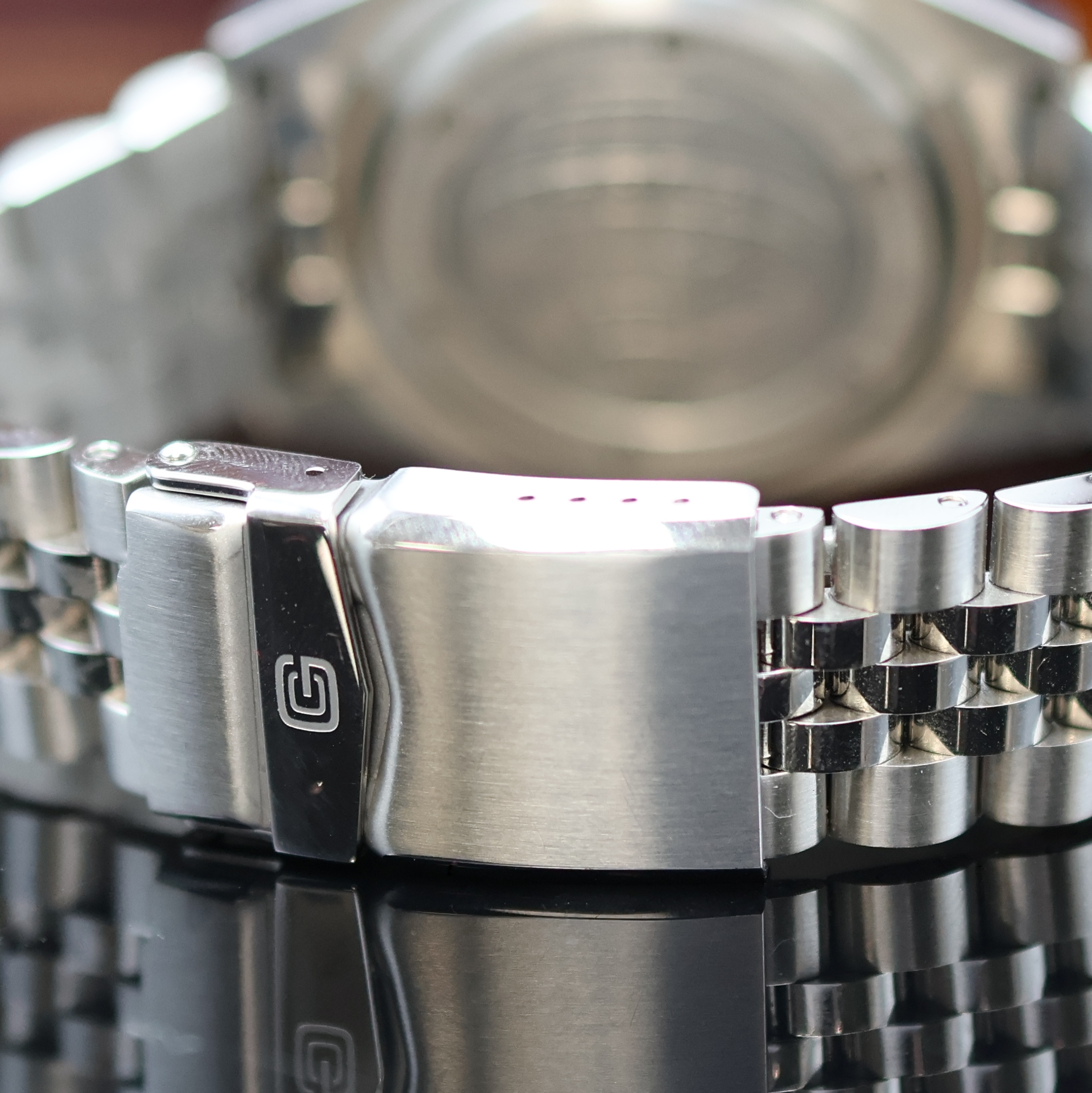 Detail e: GIGANDET World Trip GMT Herrenarmbanduhr Referenz G1000-010M-C, Deutschland verk. lt. beil. Pap. 02/2025, Automatik, Edelstahlgeh. inkl. orig. ...