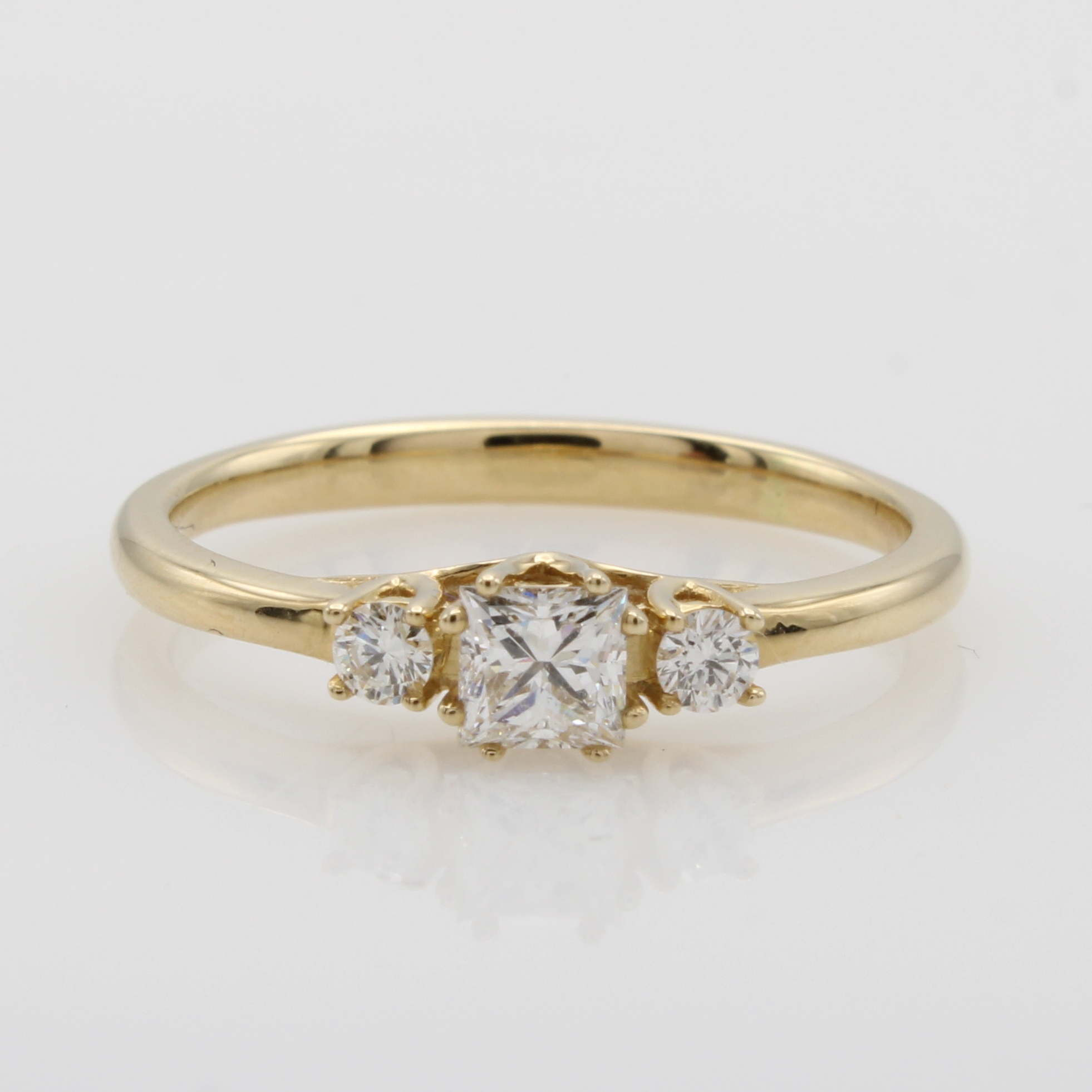 Image 27051909 - Ring mit Diamant und Brillanten, GG 585/ 000, Mittelstein im Princess-Cut ca. 0.30 ct, ...