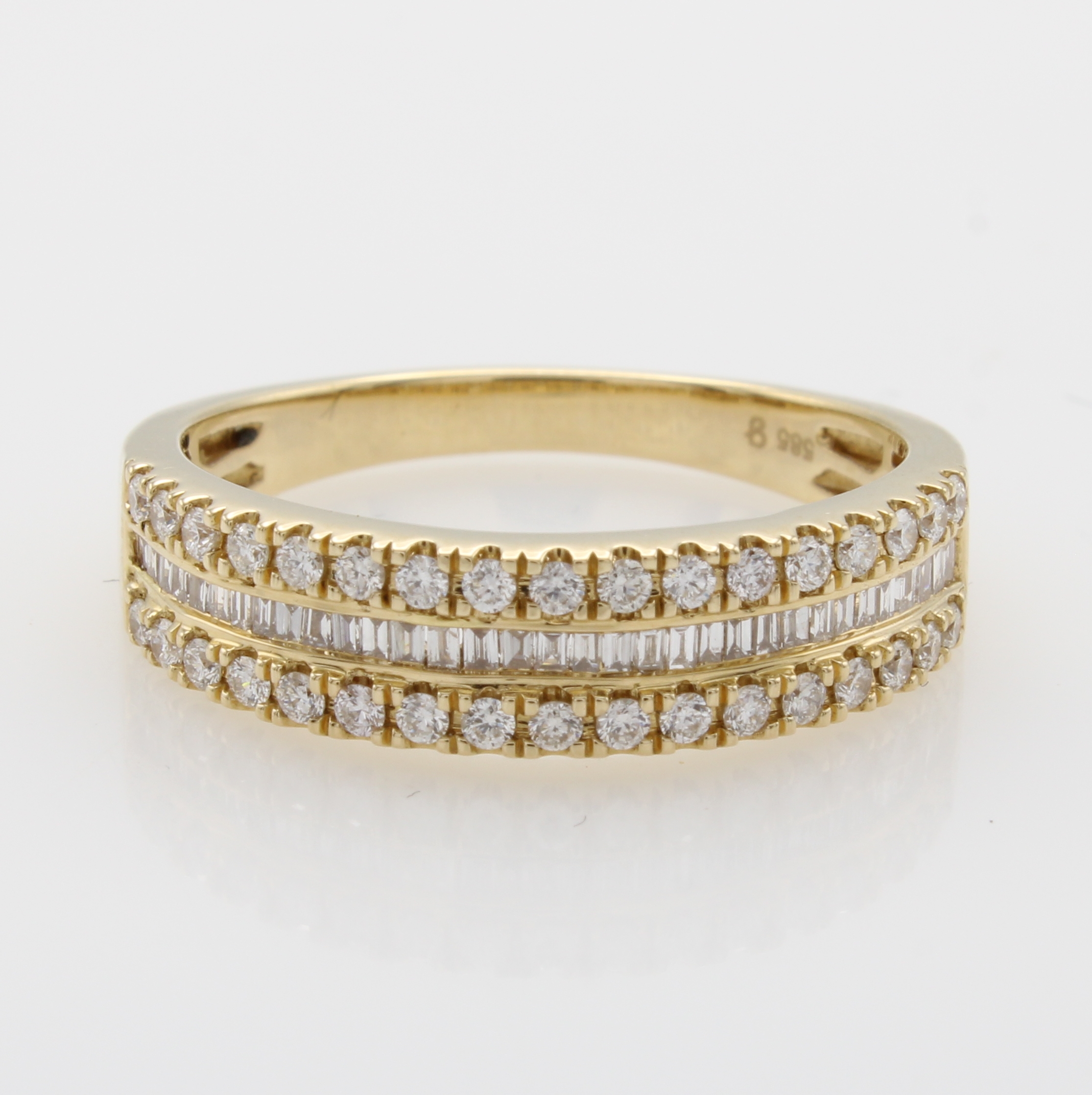 Image 27051915 - Ring mit Diamanten und Brillanten, GG 585/ 000, 32 Diam. im Baguetteschl. zus. ca. 0.15 ...