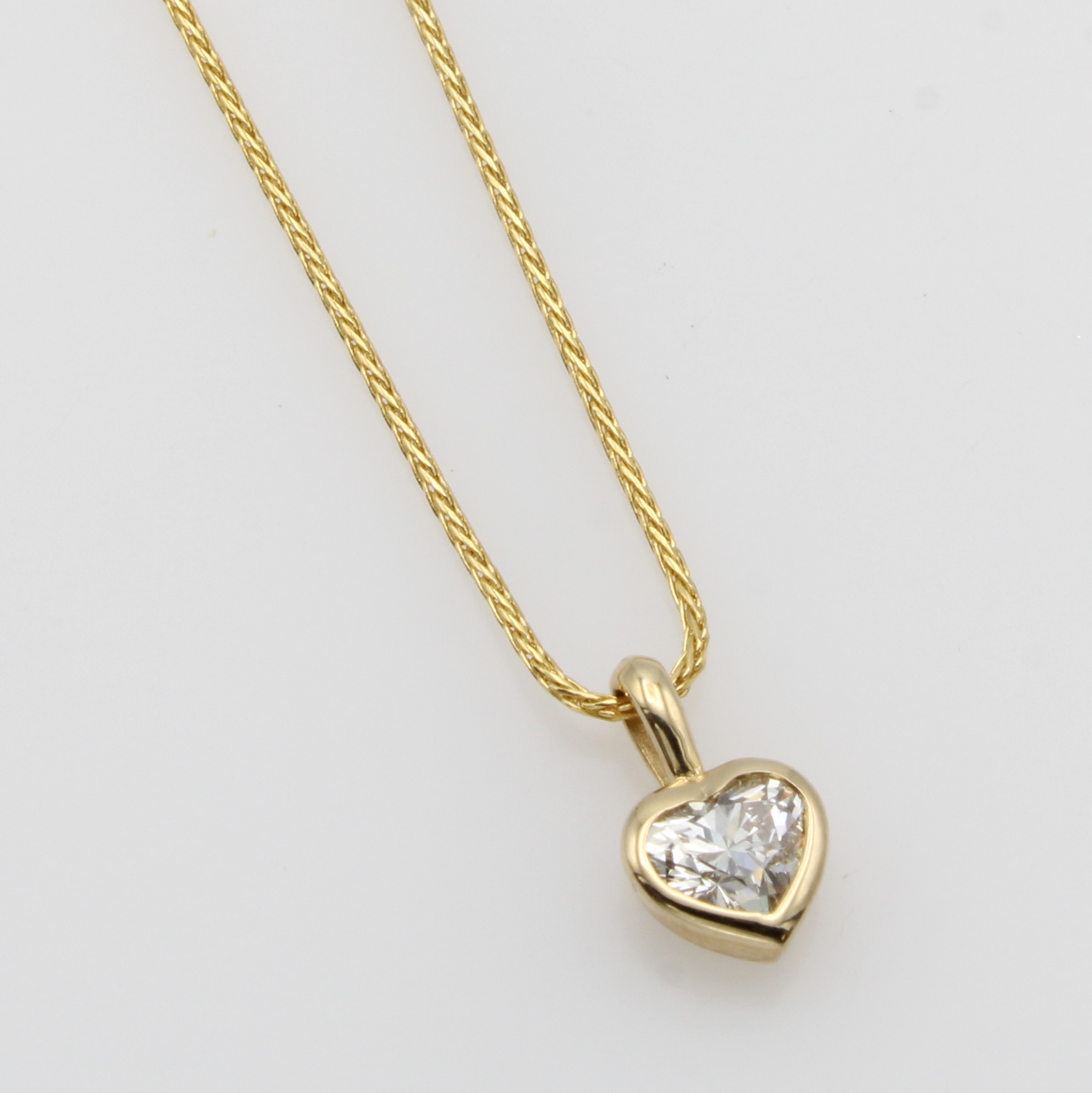 Image 27051952 - Anhänger ´Diamantherz´ an Kette, GG 585/000,Diam. ca. 0.30 ct Weiß/si, L. ca. 45 cm ...