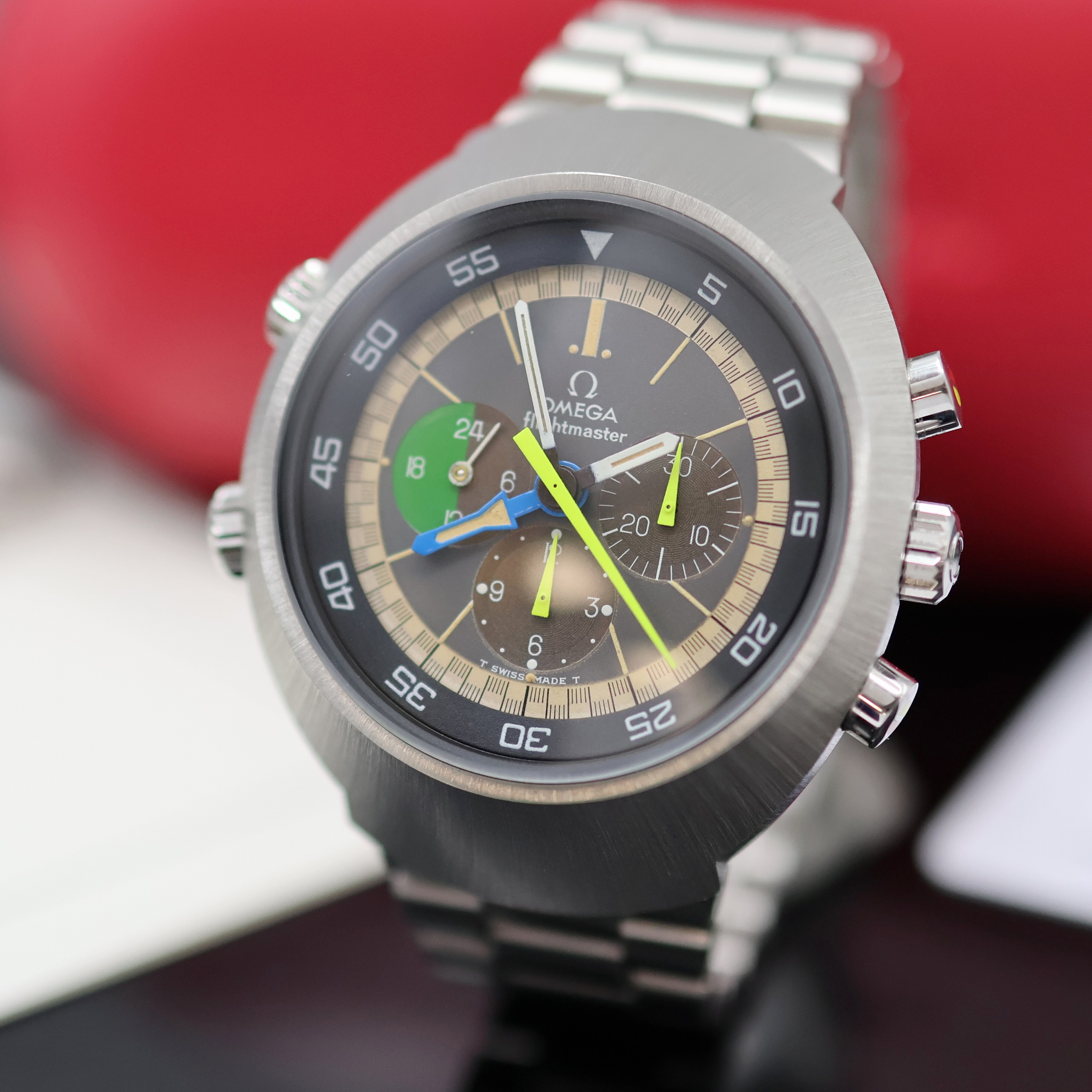Detail b: OMEGA Flightmaster Herrenchronograph Referenz 145.013, Schweiz lt. Archivauszug 1971, Handaufzug, massives Edelstahlgeh. inkl. orig. Gliederband m. ...