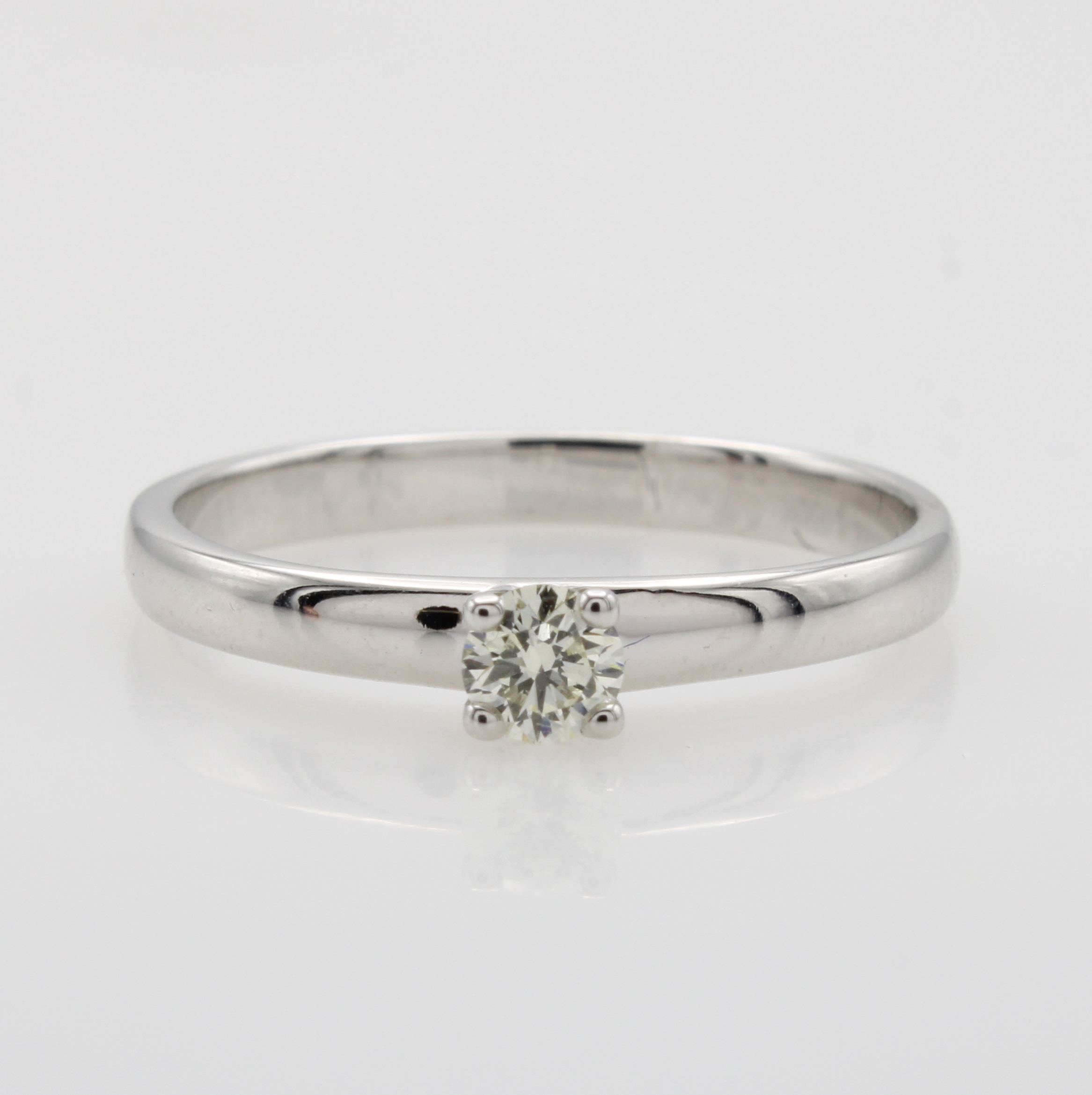 Image 27051968 - Ring mit Brillantsolitär, WG 585/000, Brill.in Krappenf. ca. 0.18 ct get. ...