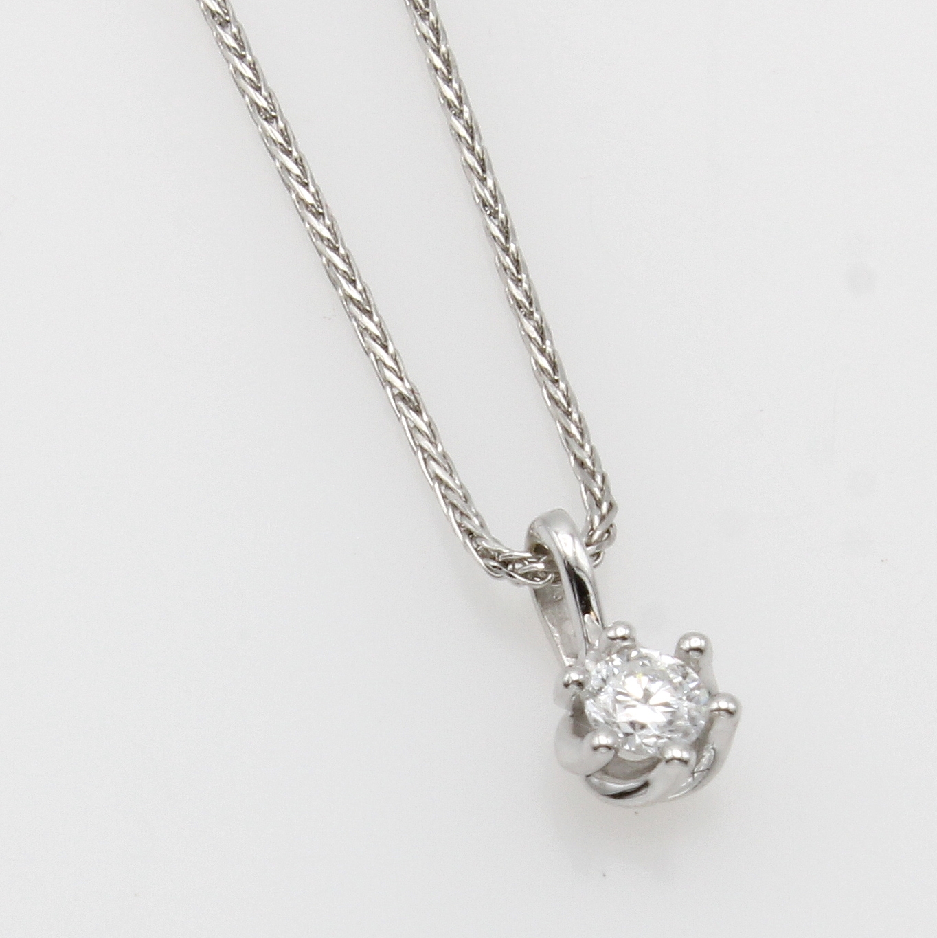 Image 27051971 - Anhänger mit Brillantsolitär, WG 585/000, Brill. in Krappenf. ca. 0.10 ct Weiß/p, an ...