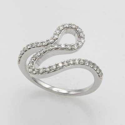 27051962a - Ring mit Diamanten, WG 585/000, ge- schwungener Ringkopf, 42 Diam. zus. ca. 0.50 ct ...