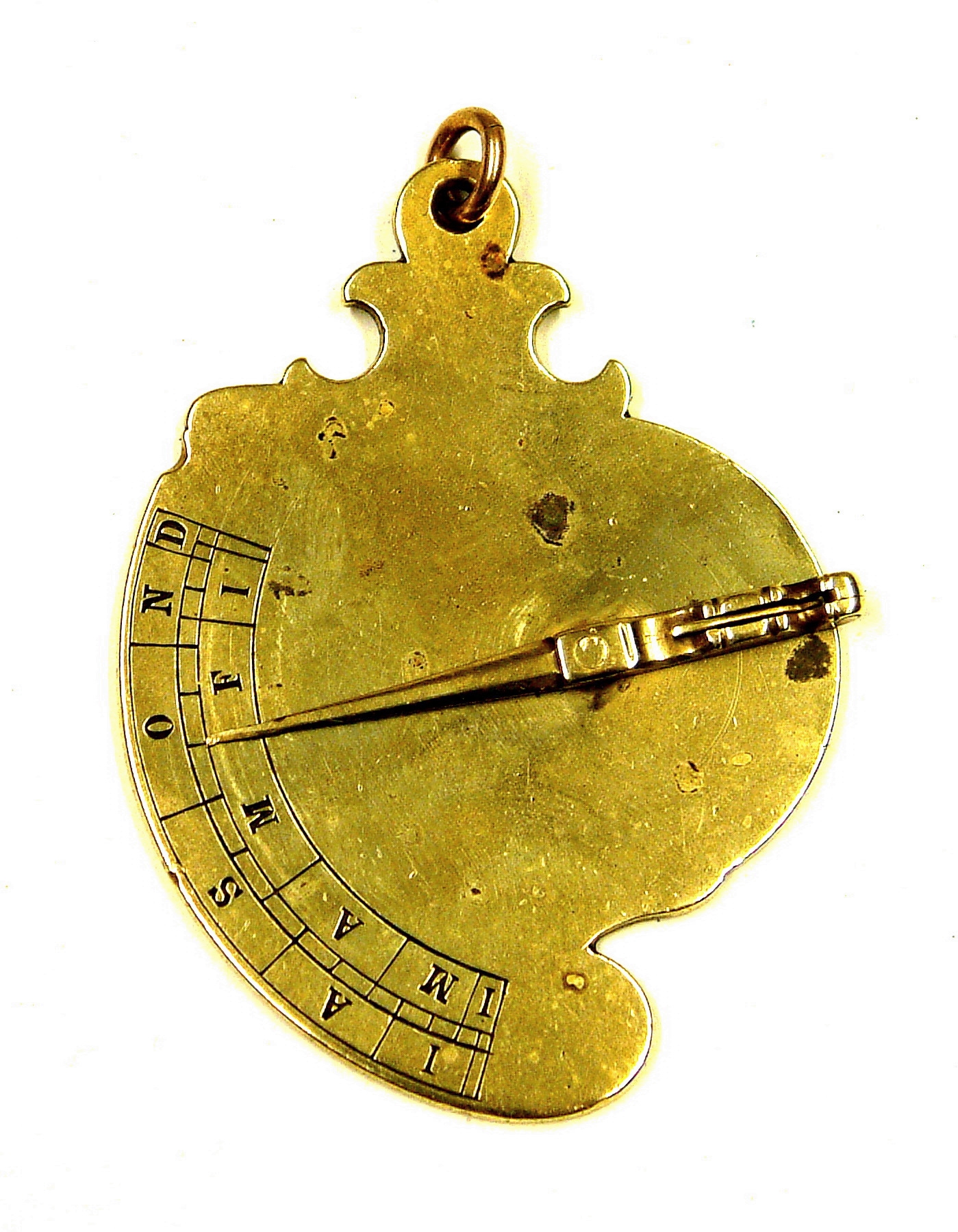 Detail b: Sonnenuhr vertikal, als Anhängeuhr, Böhmen um 1780/1820, Messing, in sog. "barocker Wappenform", beidseitig graviert, vorderseitig ...