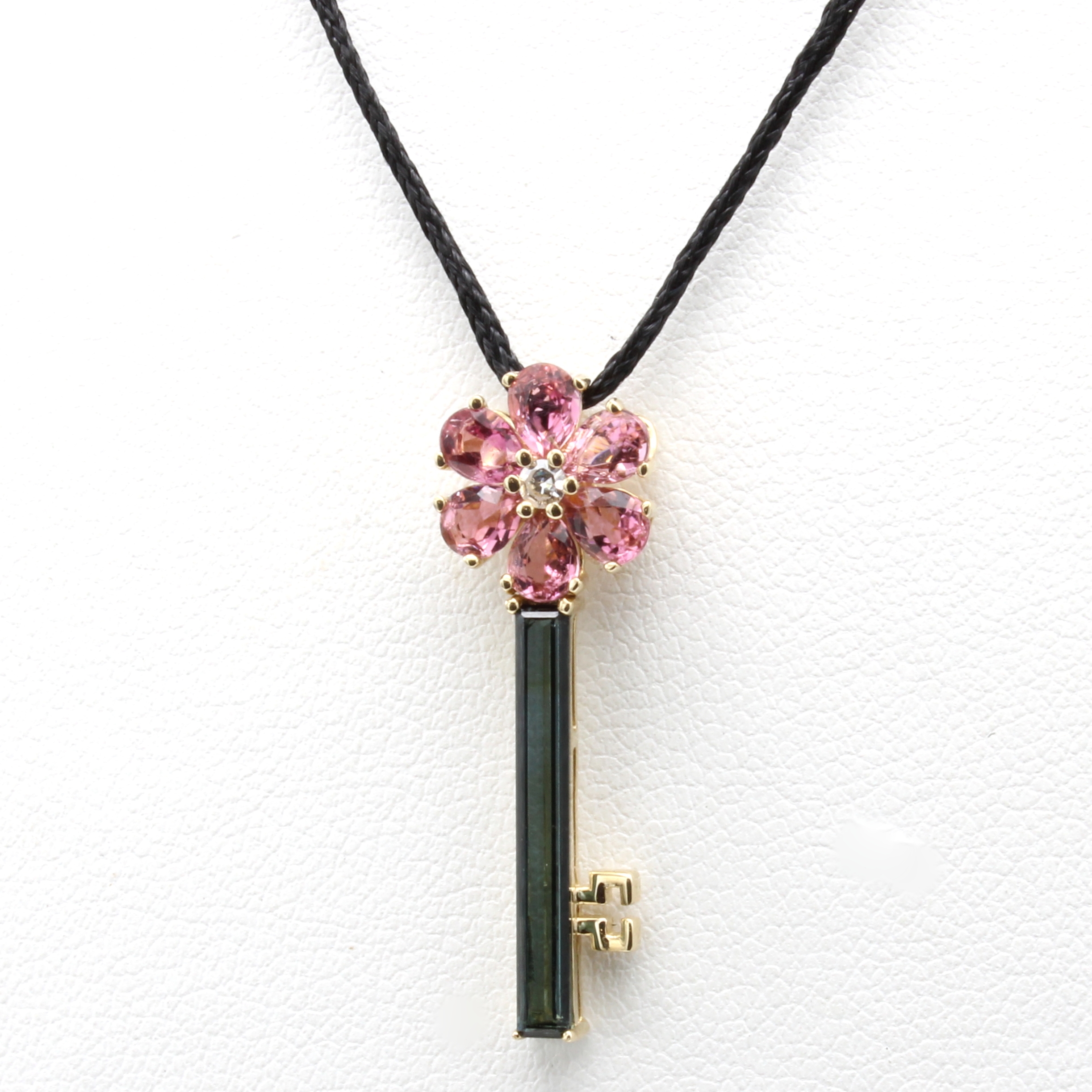 Image 27052082 - Anhänger ´Schlüssel´ mit Brillant, Turmalinen, GG 585/000, Brill. ca. 0.03 ct feines ...