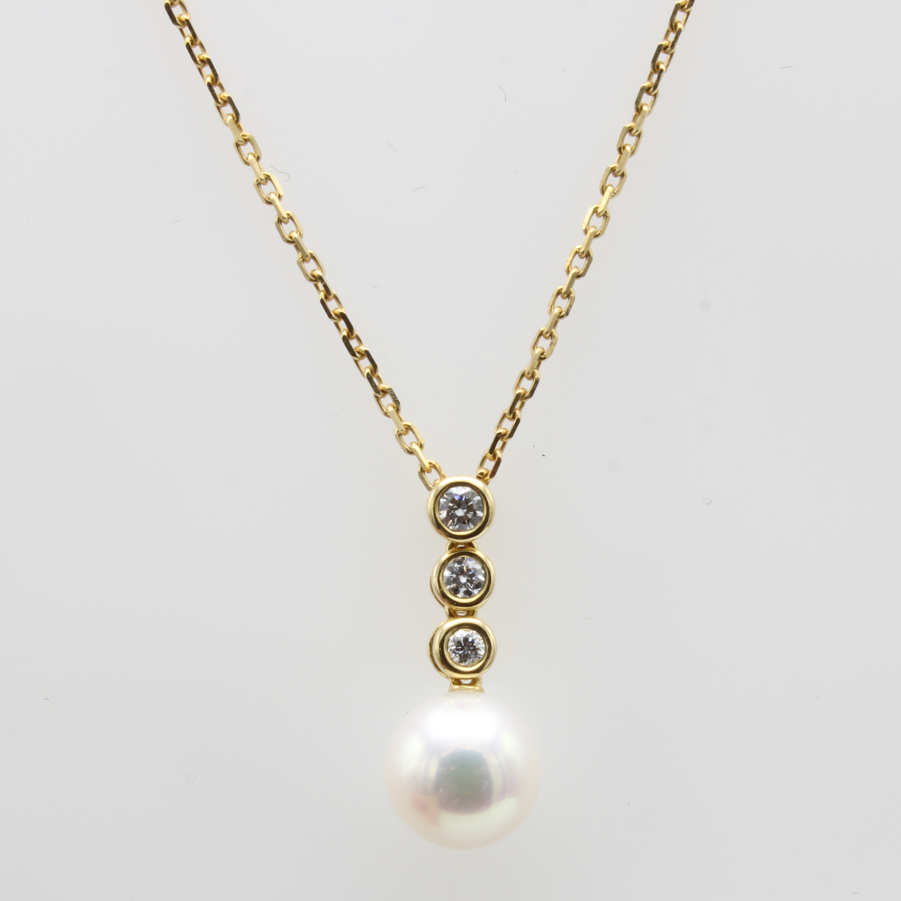 Image 27052098 - Anhänger mit Brillanten und Süßwasserzucht- perle an Kette, GG 750/000, 3 Brill. zus. ...