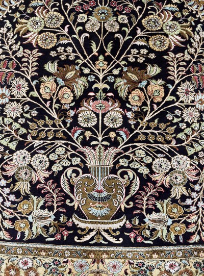 27052008c - Ghom Seide, Persien, Mitte 20.Jhd, reine Naturseide, ca. 152 x 110 cm, EHZ:(nahezu ...