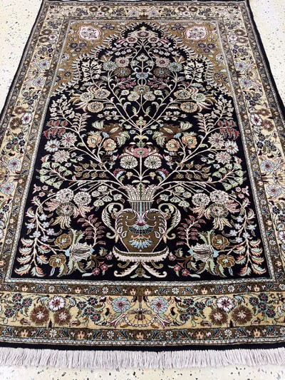 27052008d - Ghom Seide, Persien, Mitte 20.Jhd, reine Naturseide, ca. 152 x 110 cm, EHZ:(nahezu ...